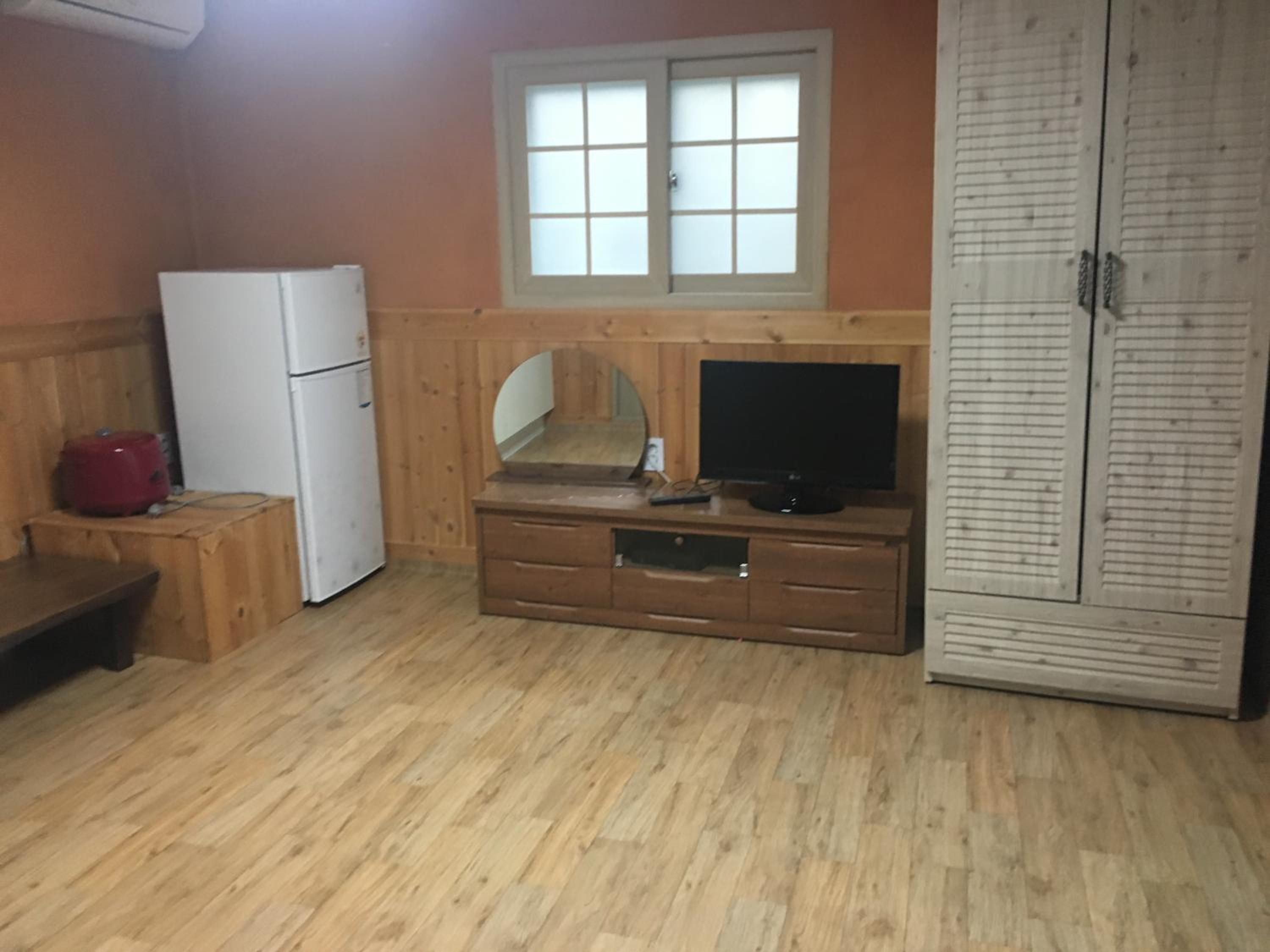 One-Bedroom House photo 1