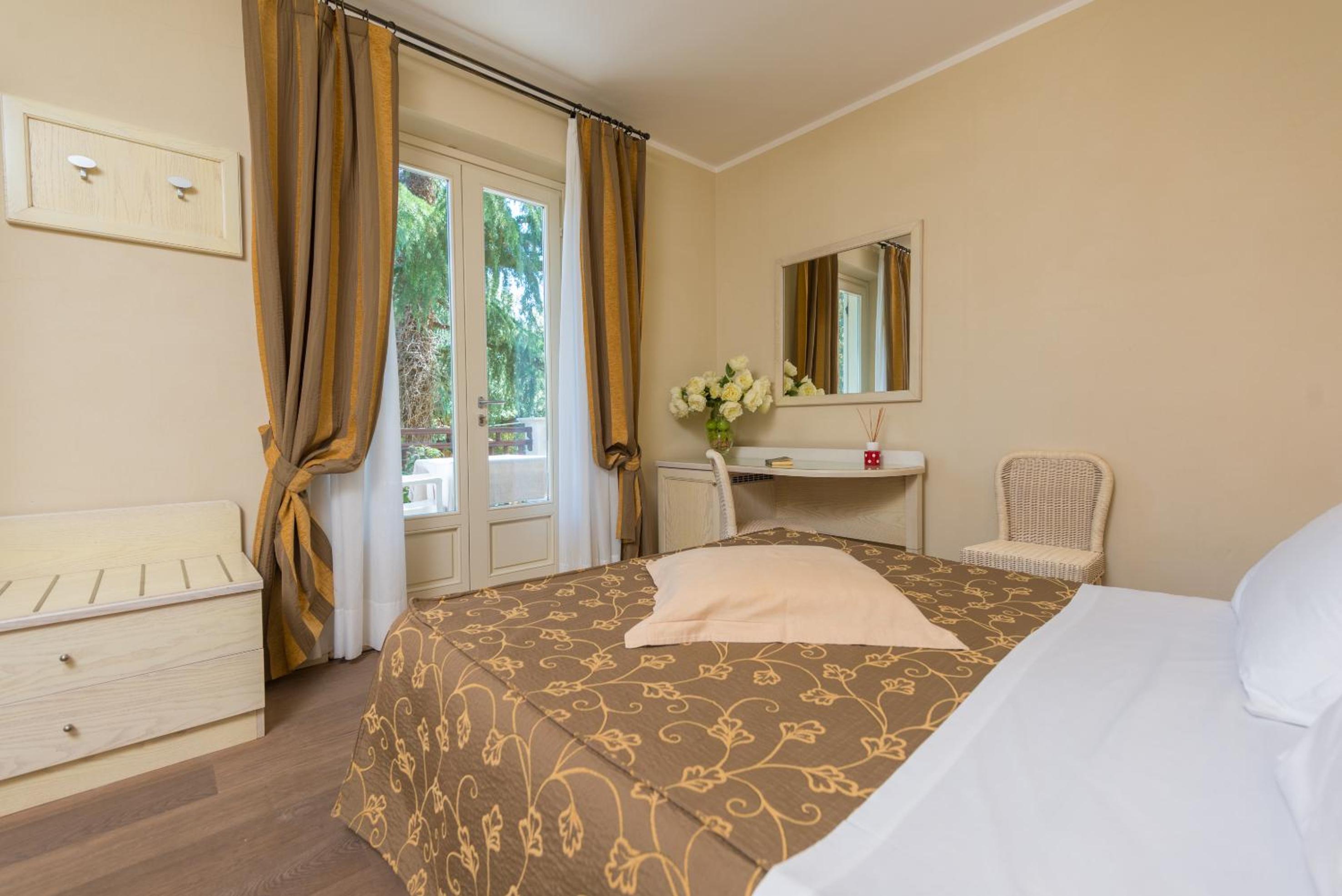 Superior Double Room - Photo 10