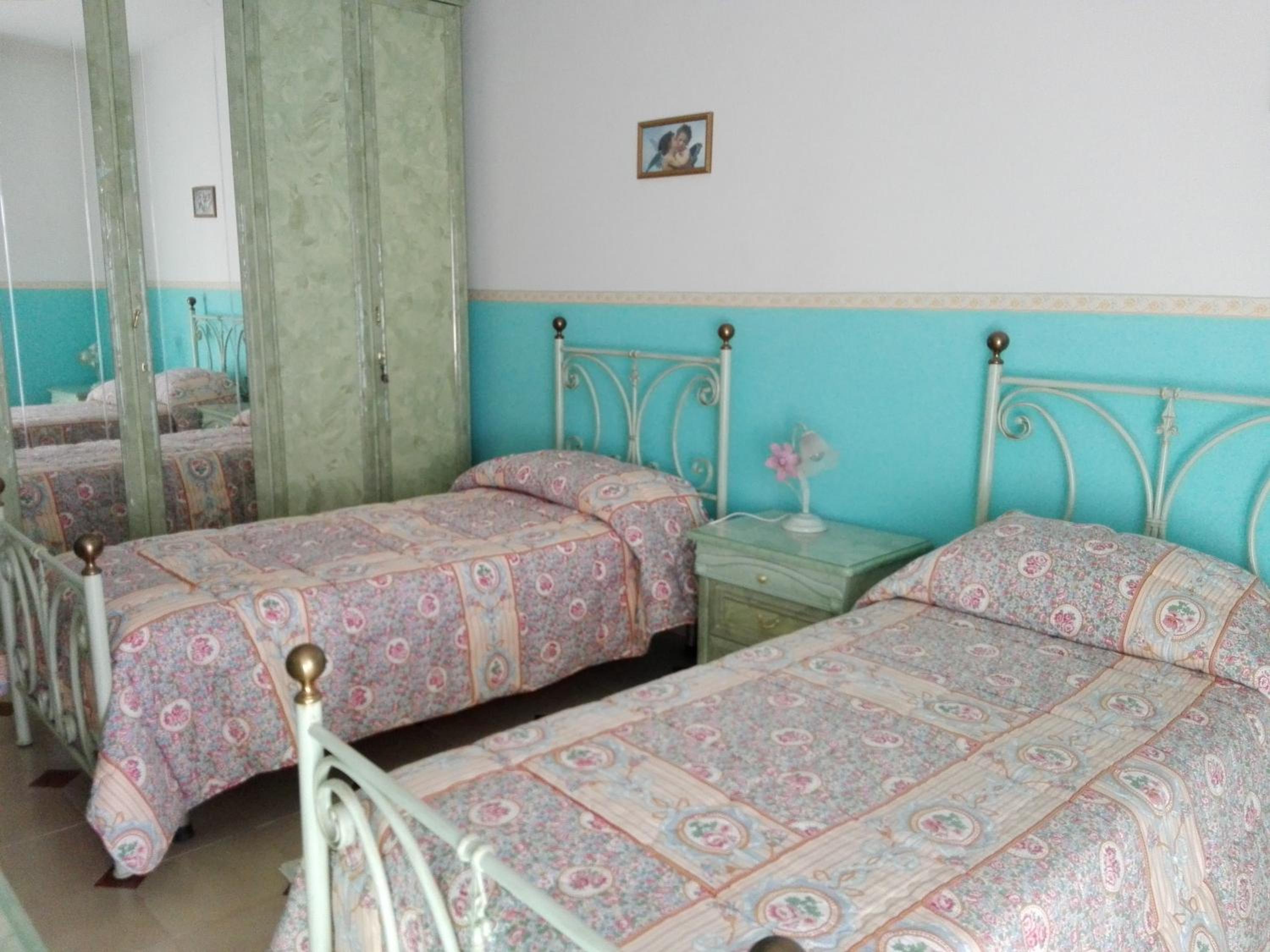 Twin Room with Private Bathroom - Photo 1