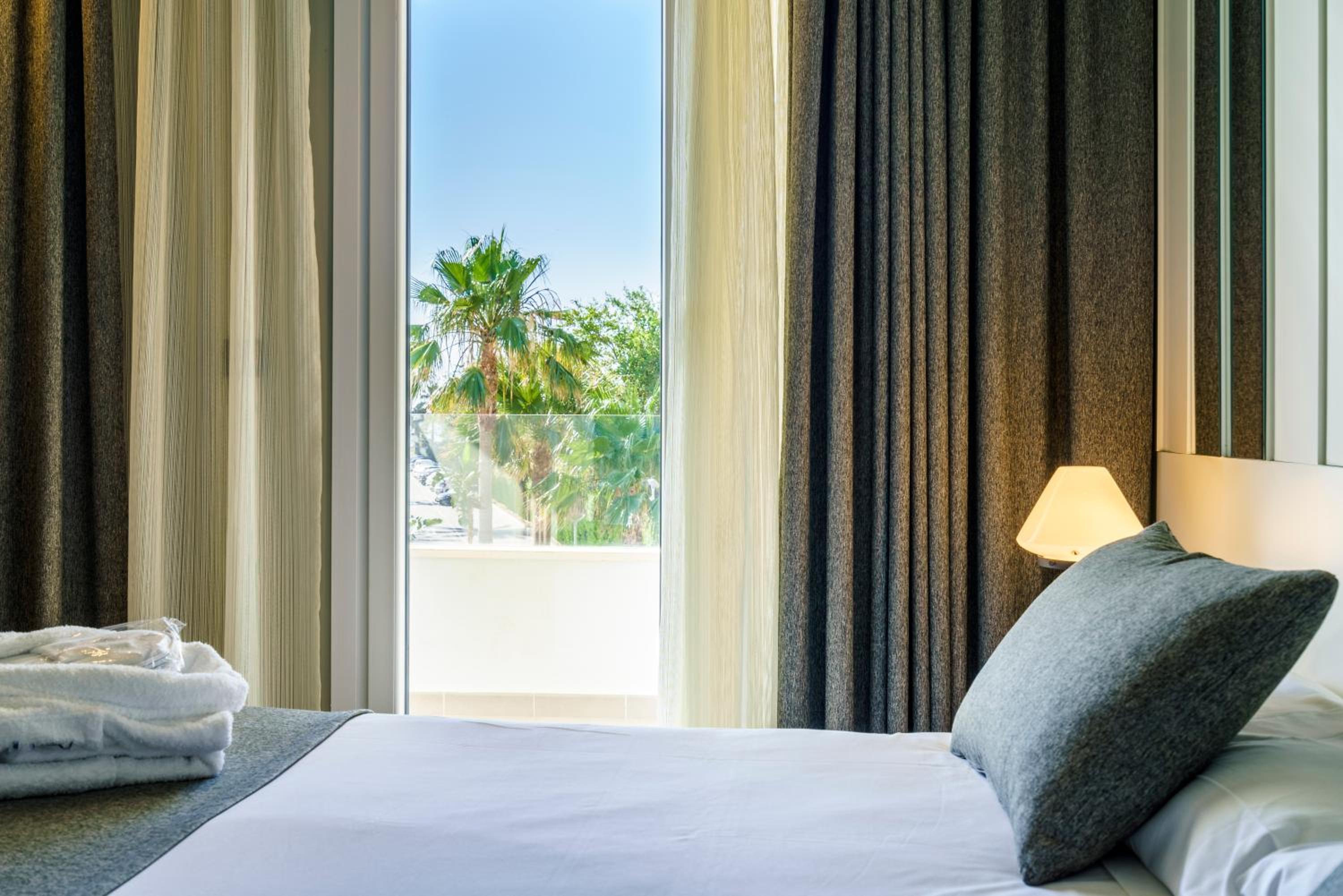 Double Room with Terrace thumbnail 5