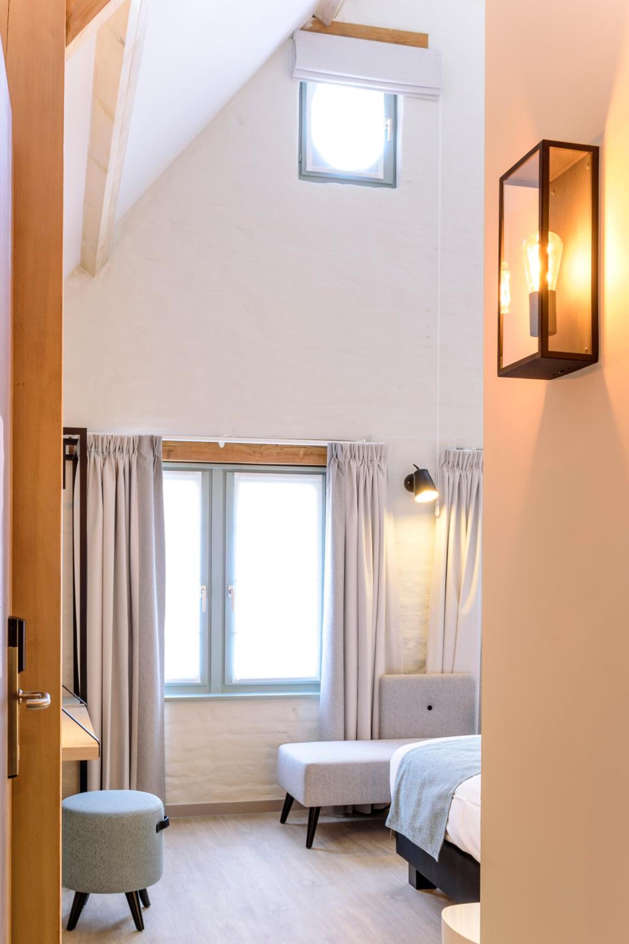 Executive Double Room thumbnail 5