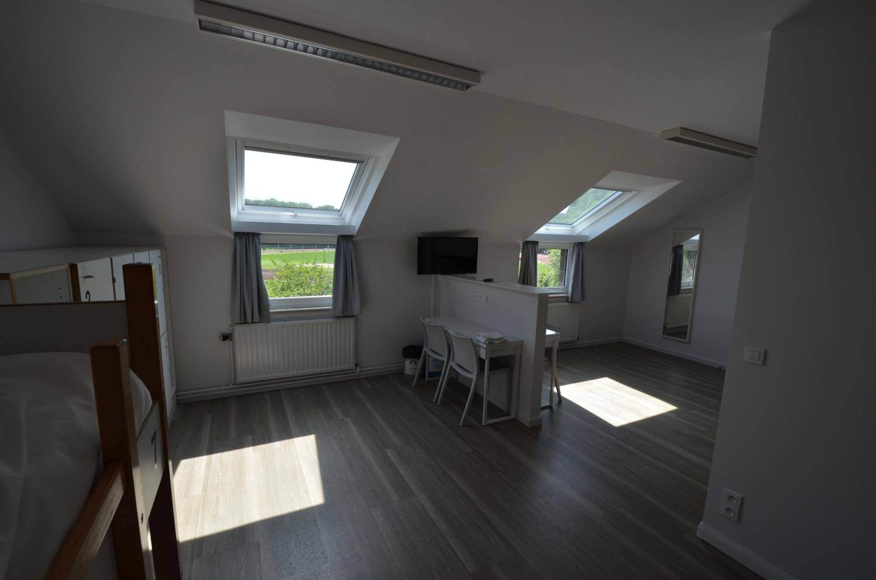 Single Bed in Male Dormitory Room with Shared Bathroom