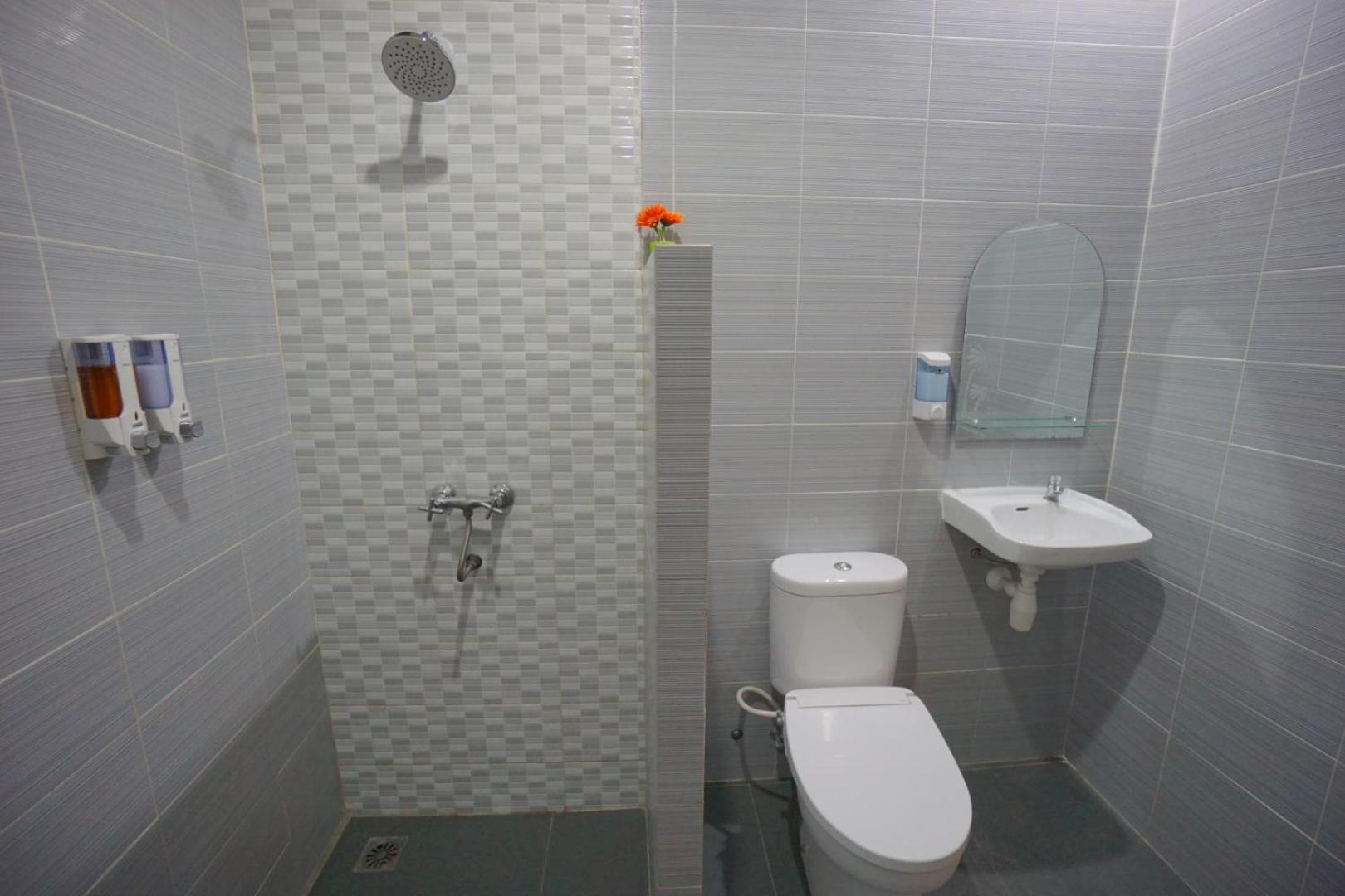 Standard Twin Room - Photo 4