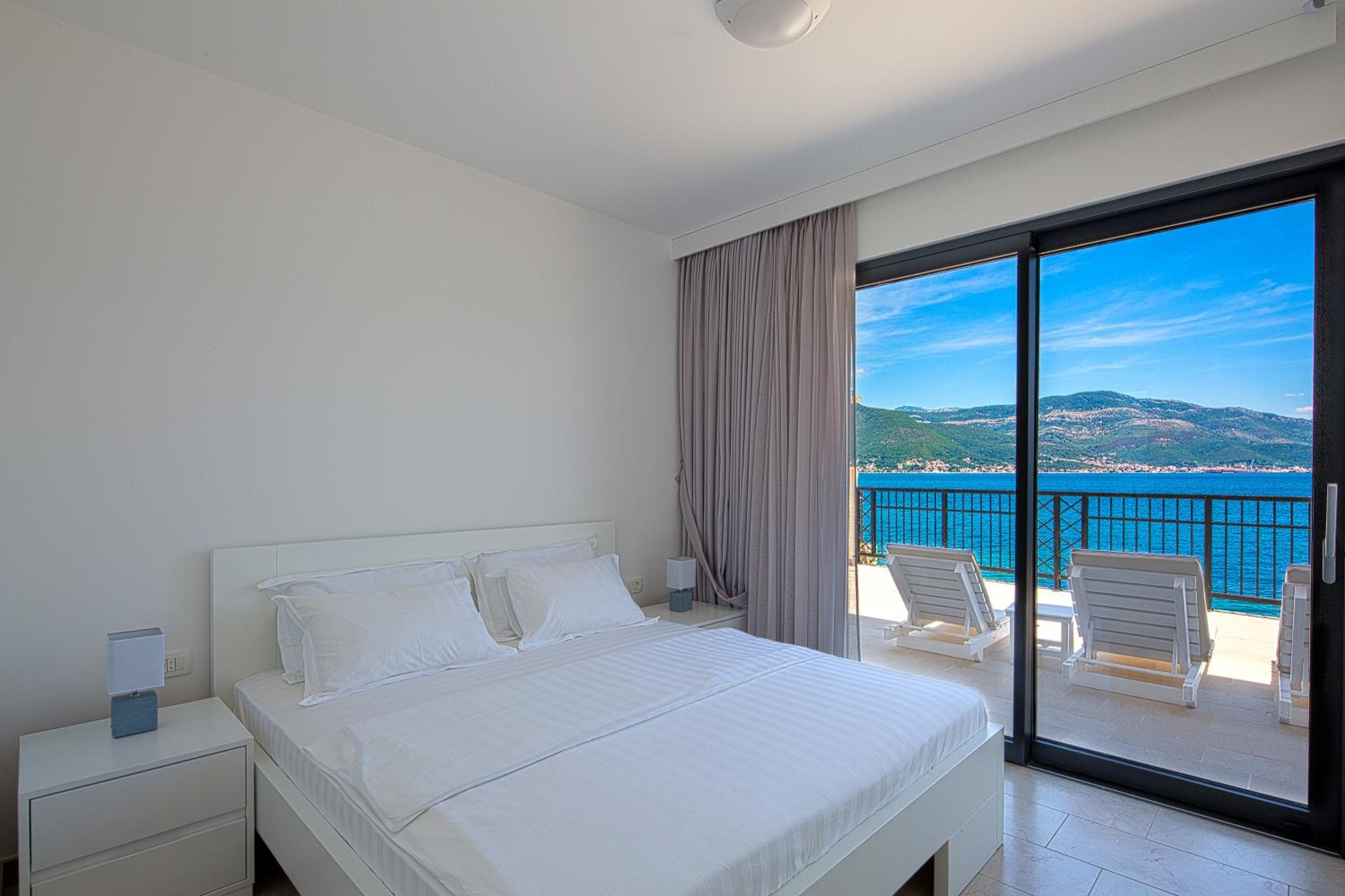 Villa - Beach Front