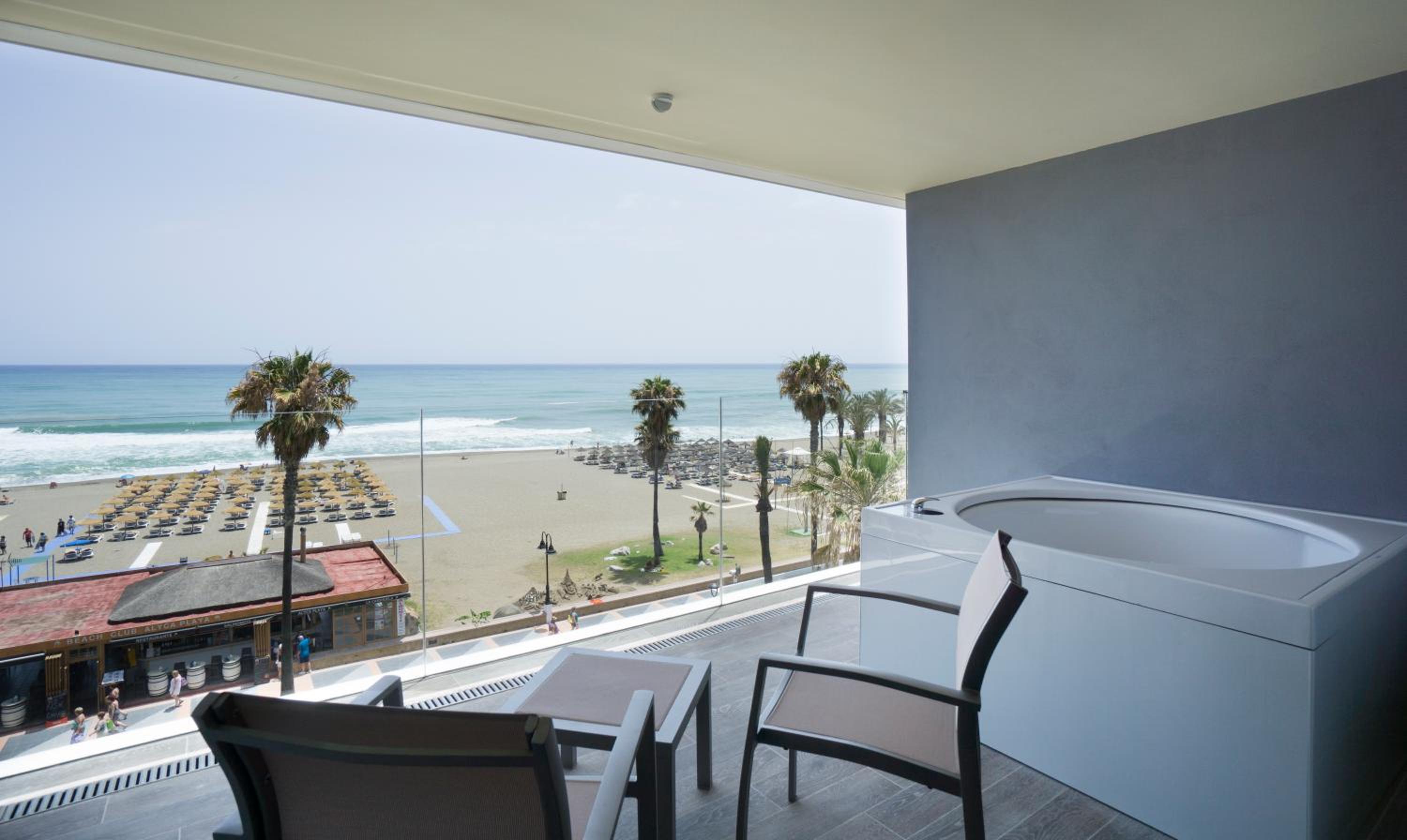 Junior Suite with Sea View (2 Adults + 2 Children) - Photo 10
