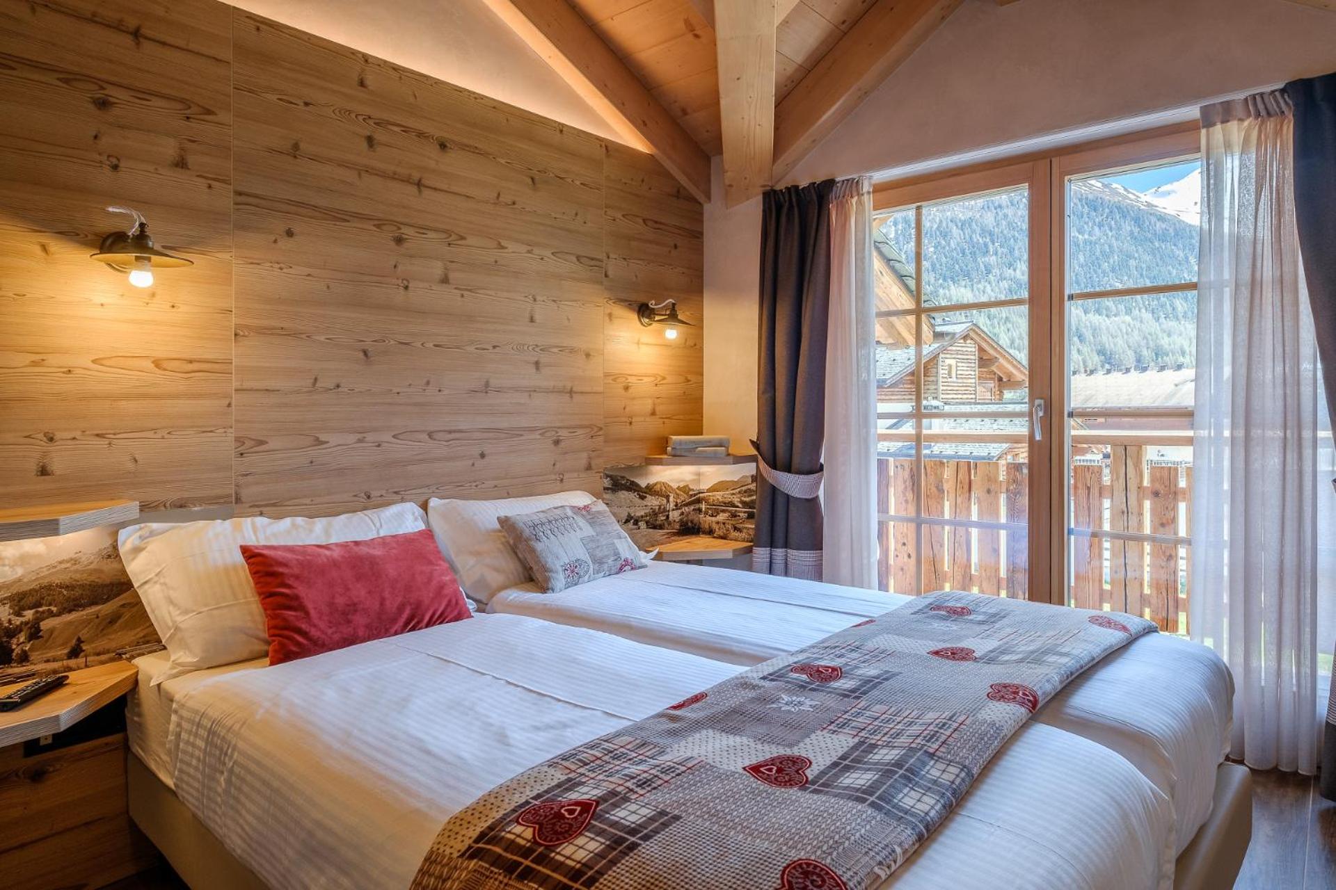 One Bedroom Apartment with Mountain View photo 1