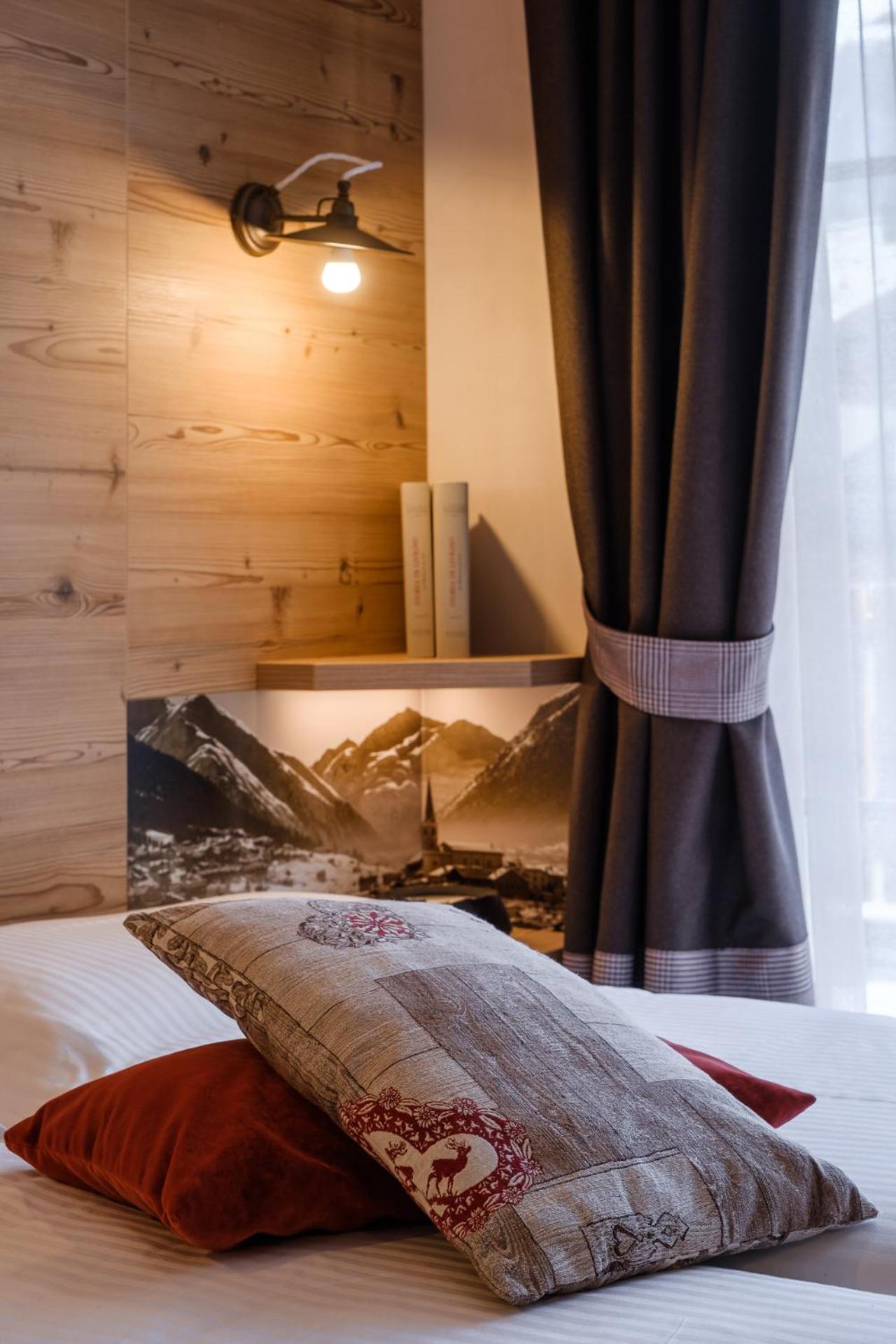 One-Bedroom Apartment with Shower - Photo 1