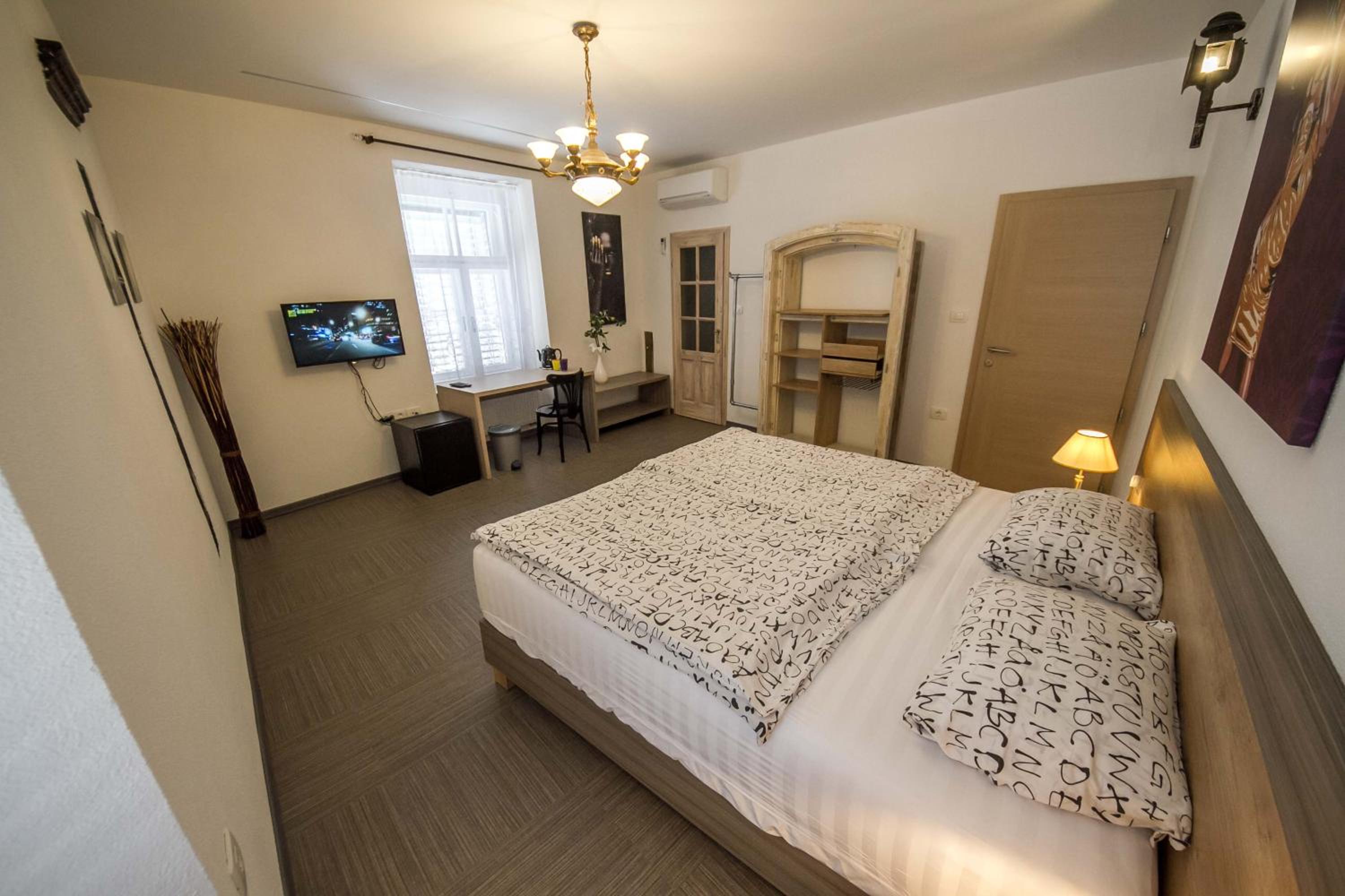 Comfort Double Room with Private Bathroom photo 2