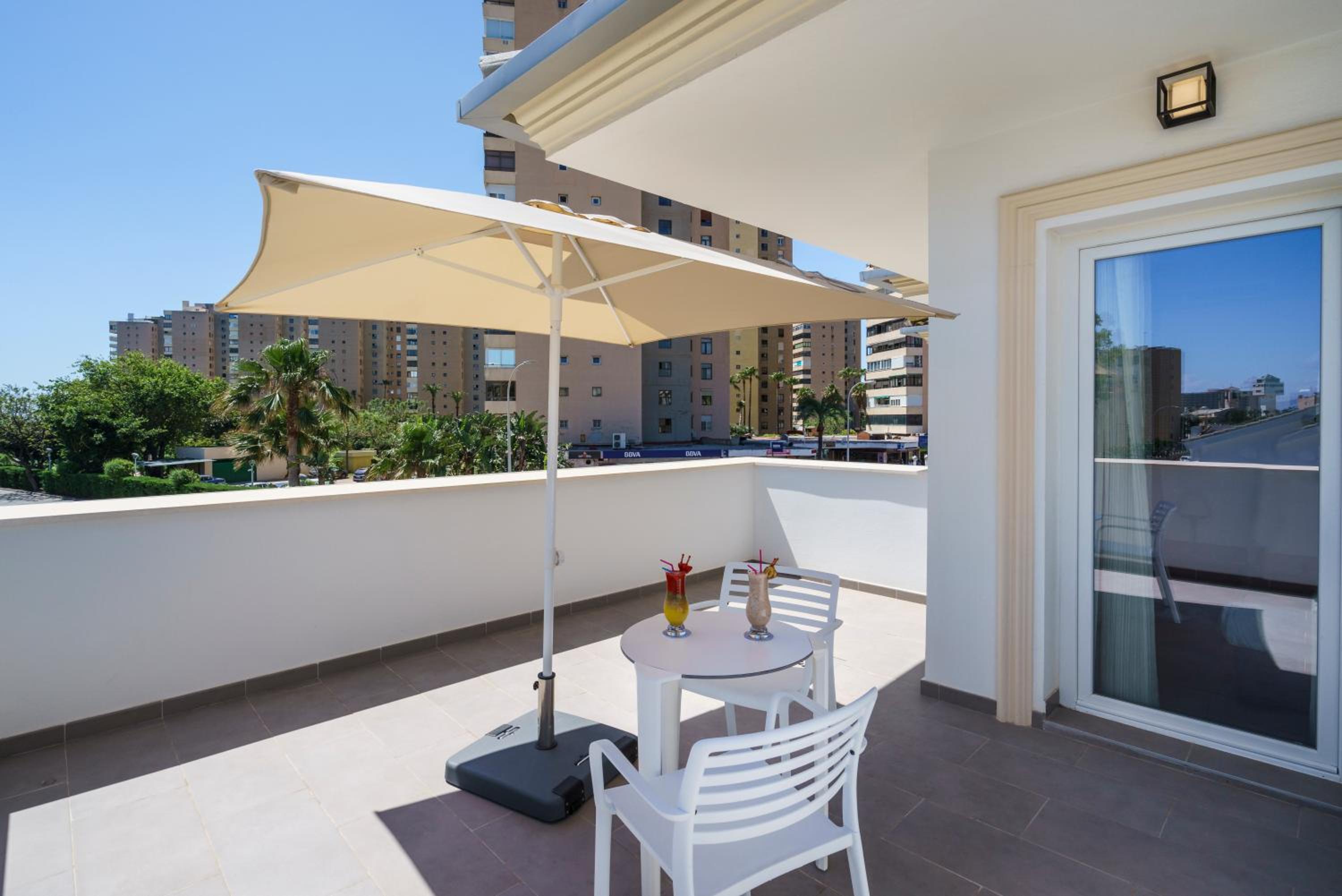 Double Room with Terrace thumbnail 6