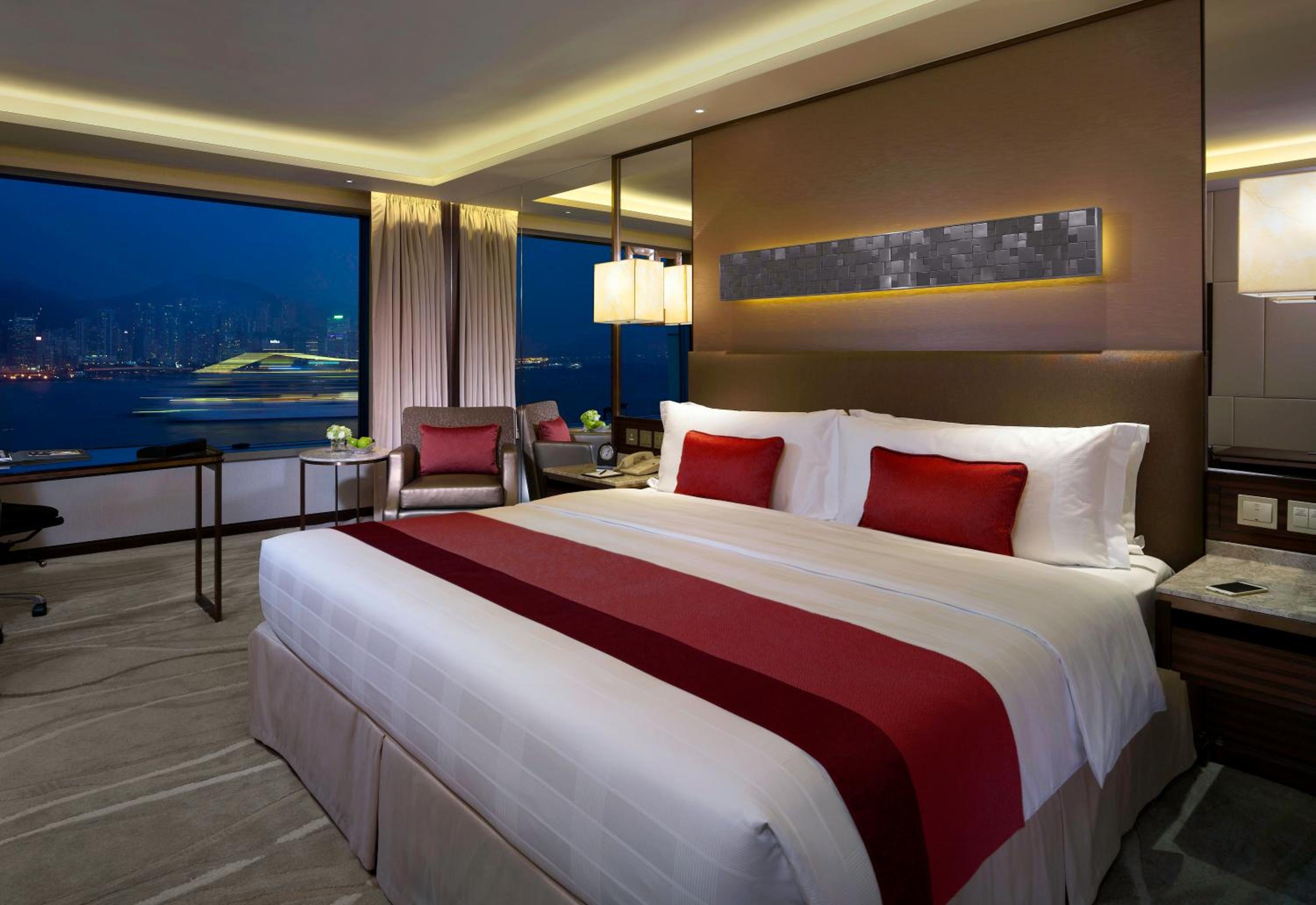 Classic King Room with Victoria Harbor View