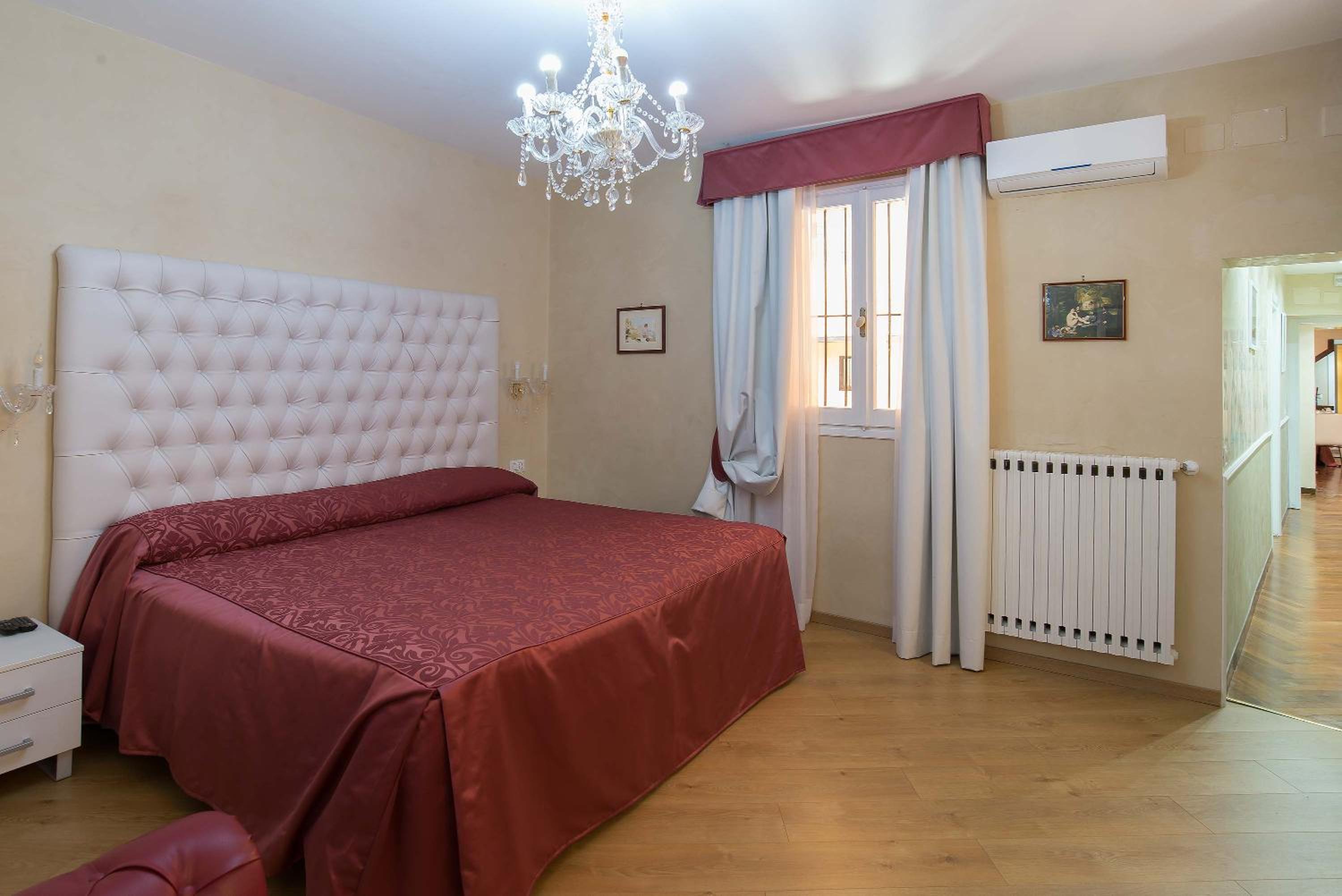 Apartment photo 2