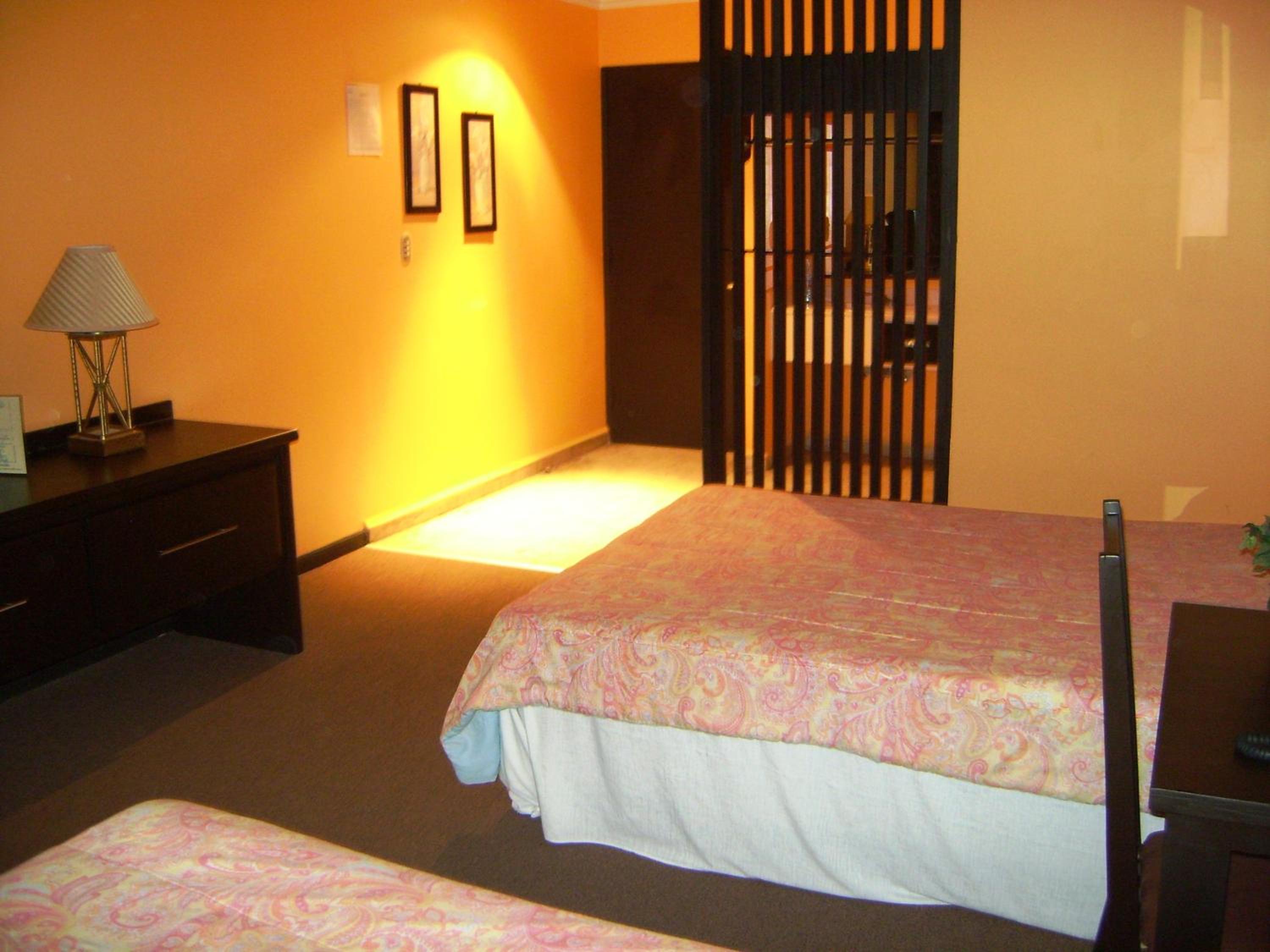 Standard Twin Room - Photo 2