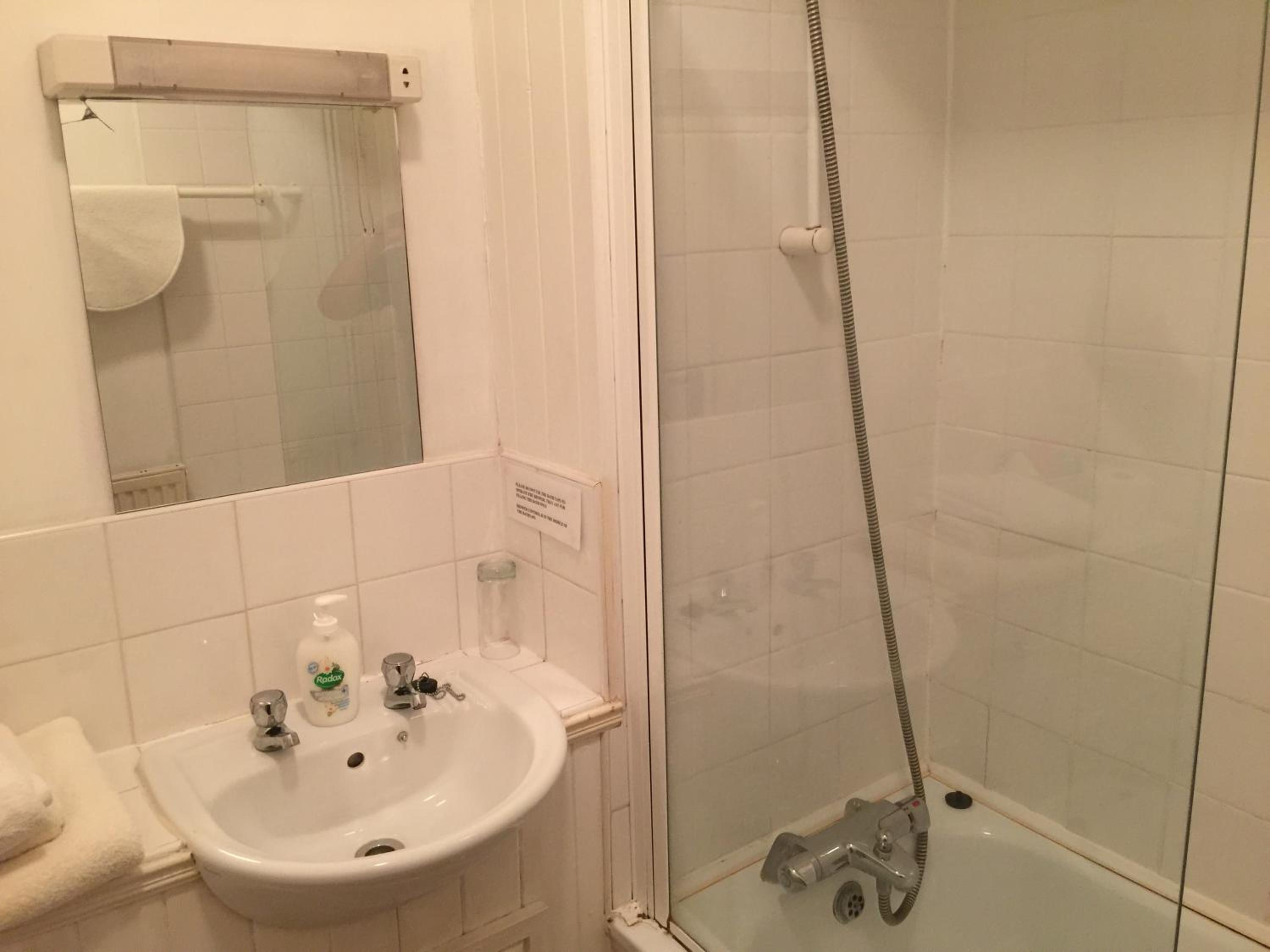 Triple Room with Bathroom - Photo 4