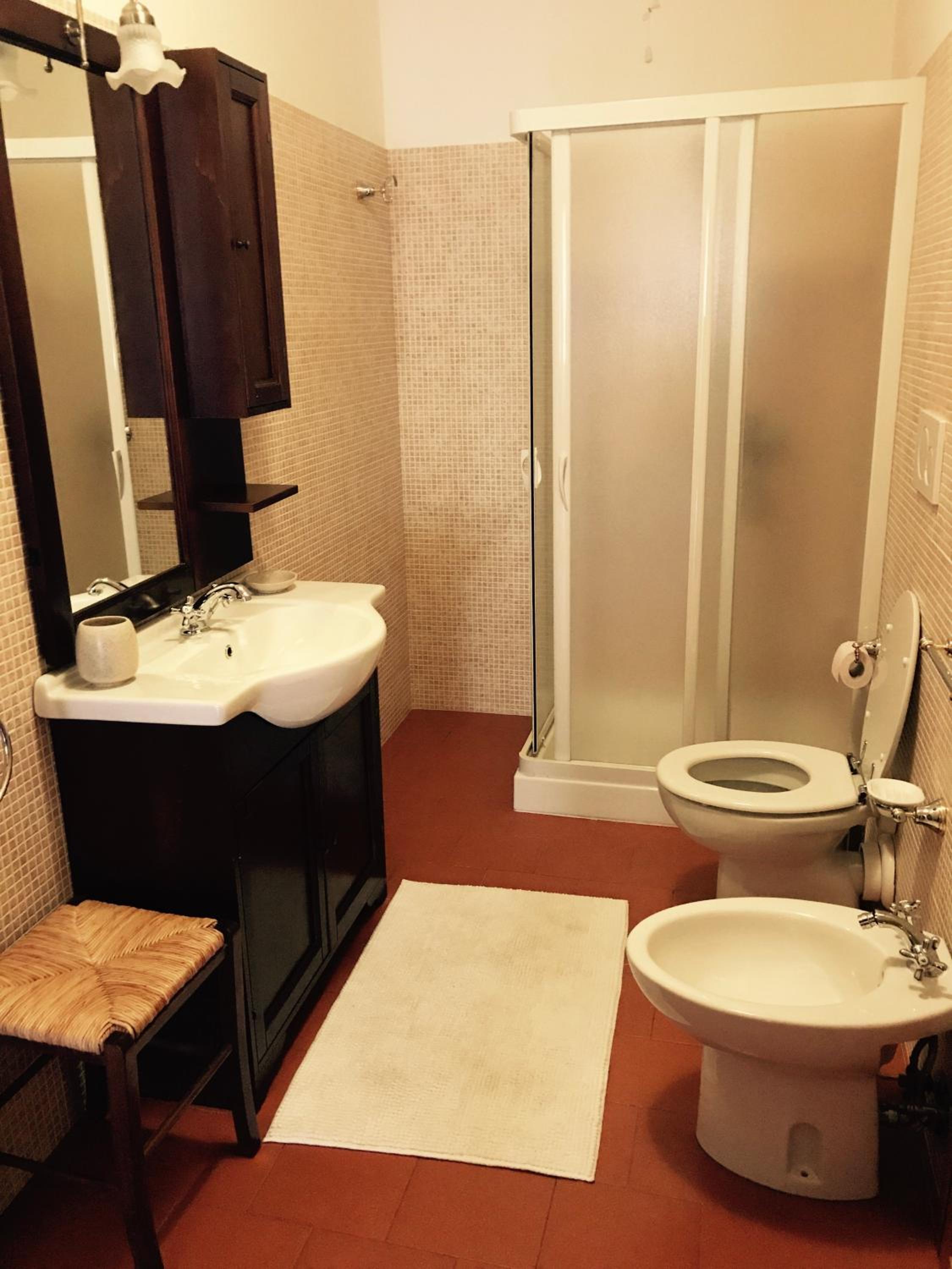 Double Room with Private Bathroom - Photo 6