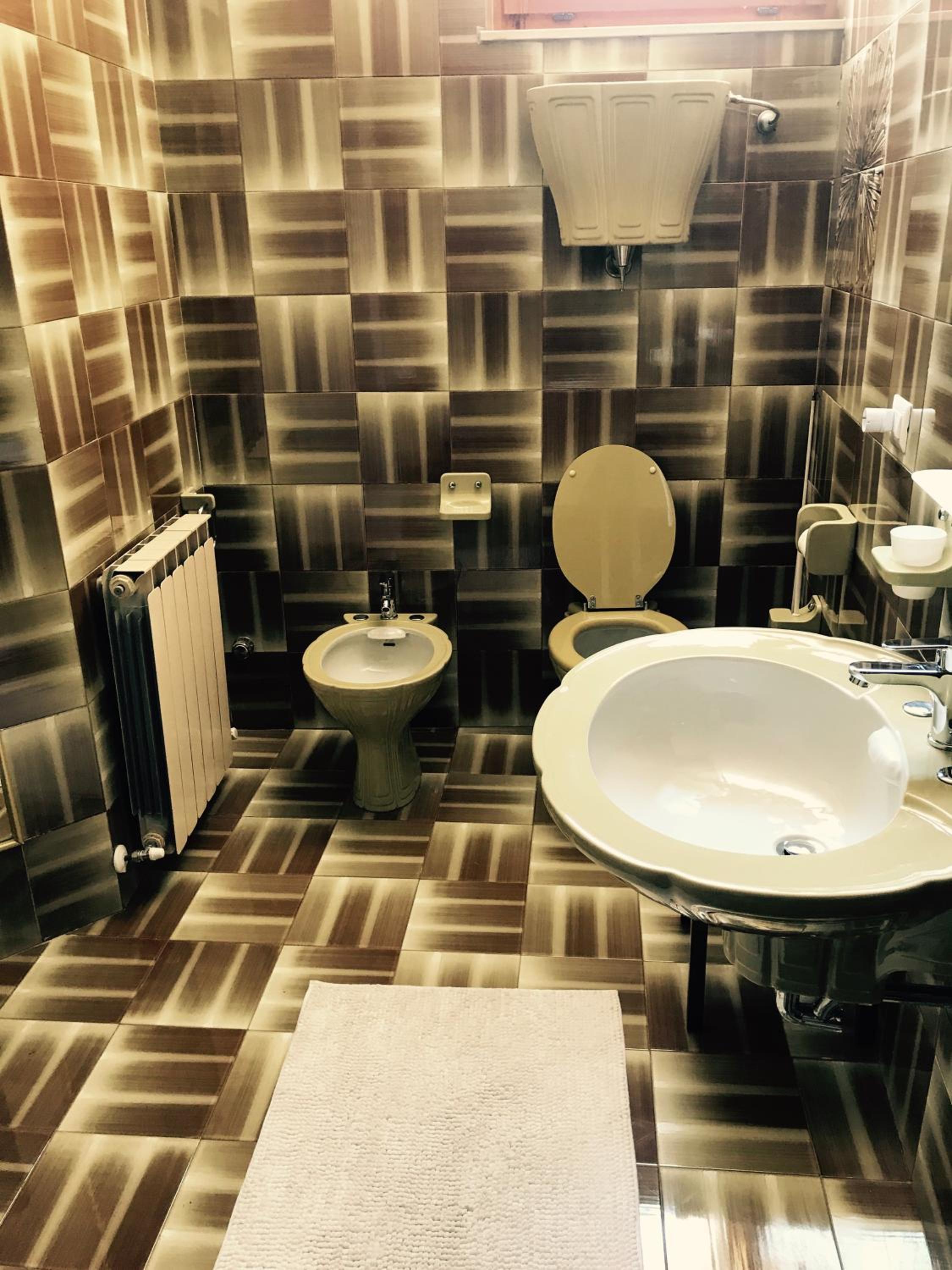 Double Room with Private Bathroom - Photo 10