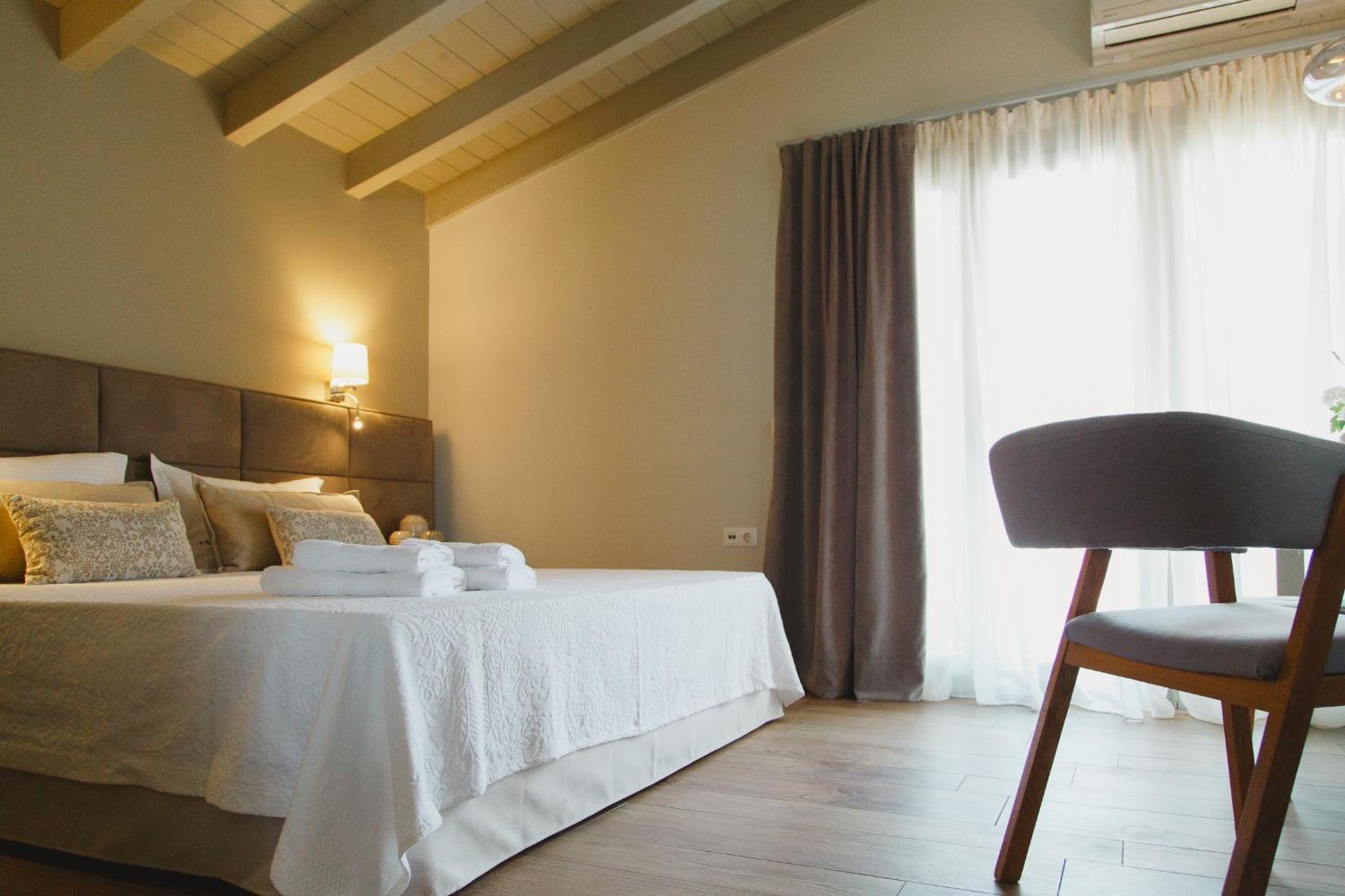 Deluxe Suite with view to Palamidi Fortress