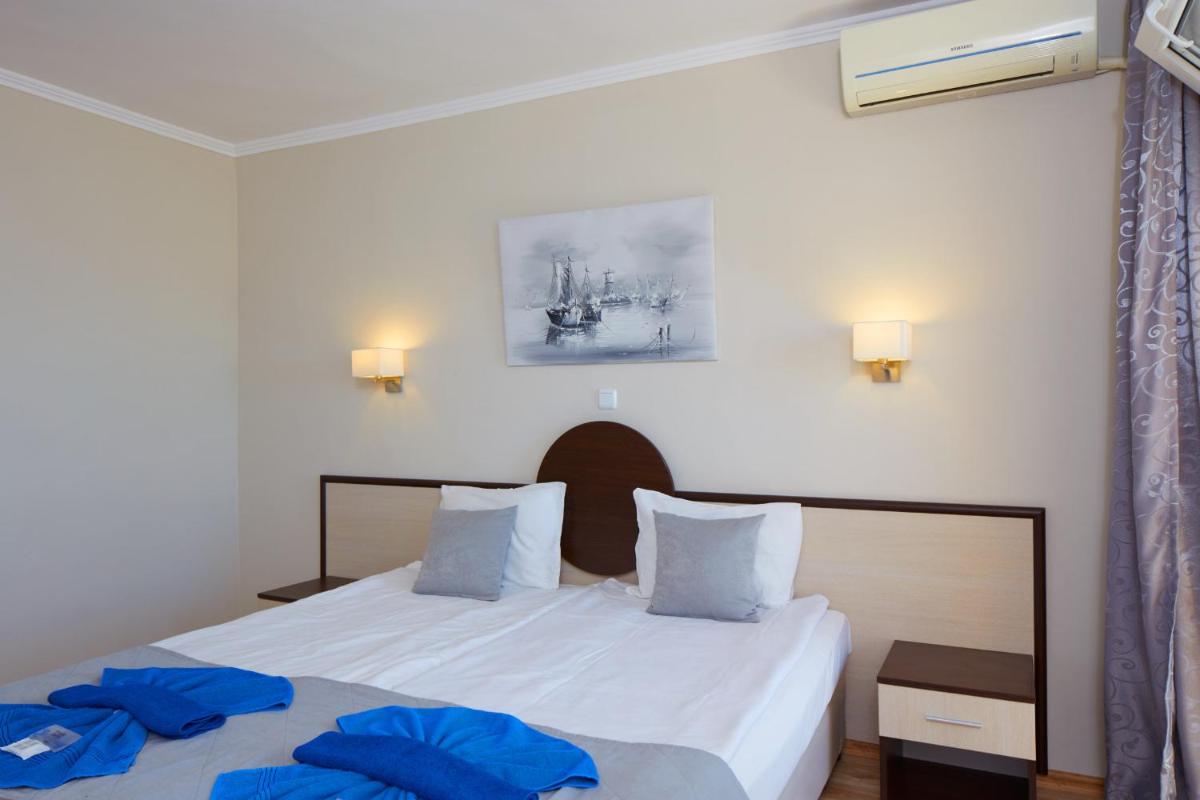 Standard Triple Room with Sea View - Photo 2