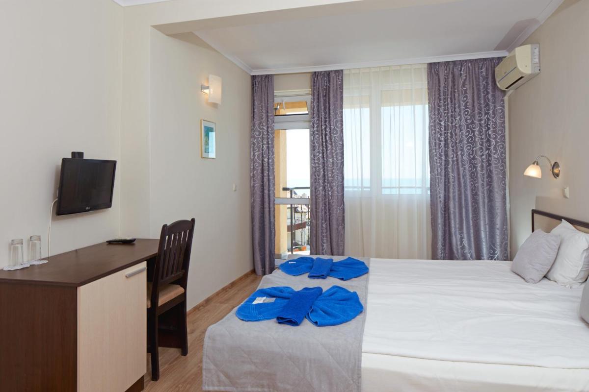 Double Room with Balcony and Sea View - Photo 2