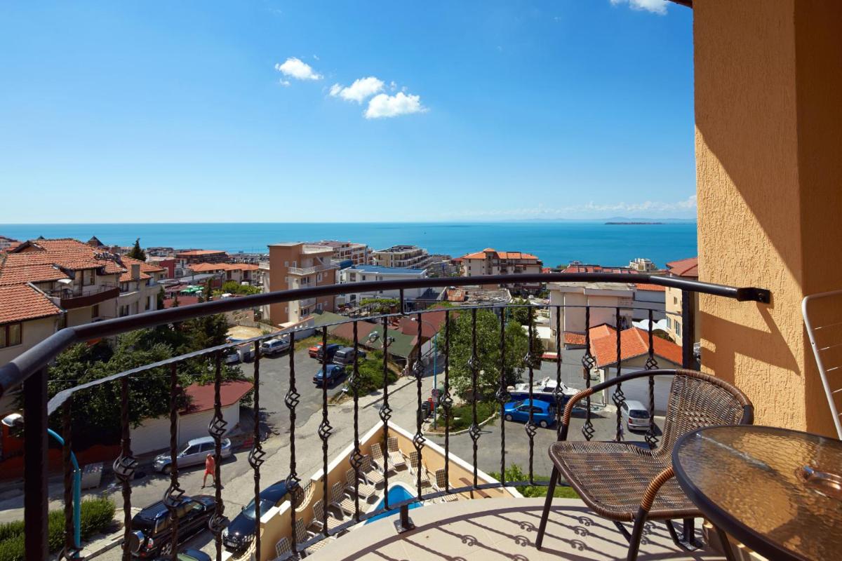 Double Room with Balcony and Sea View - Photo 6