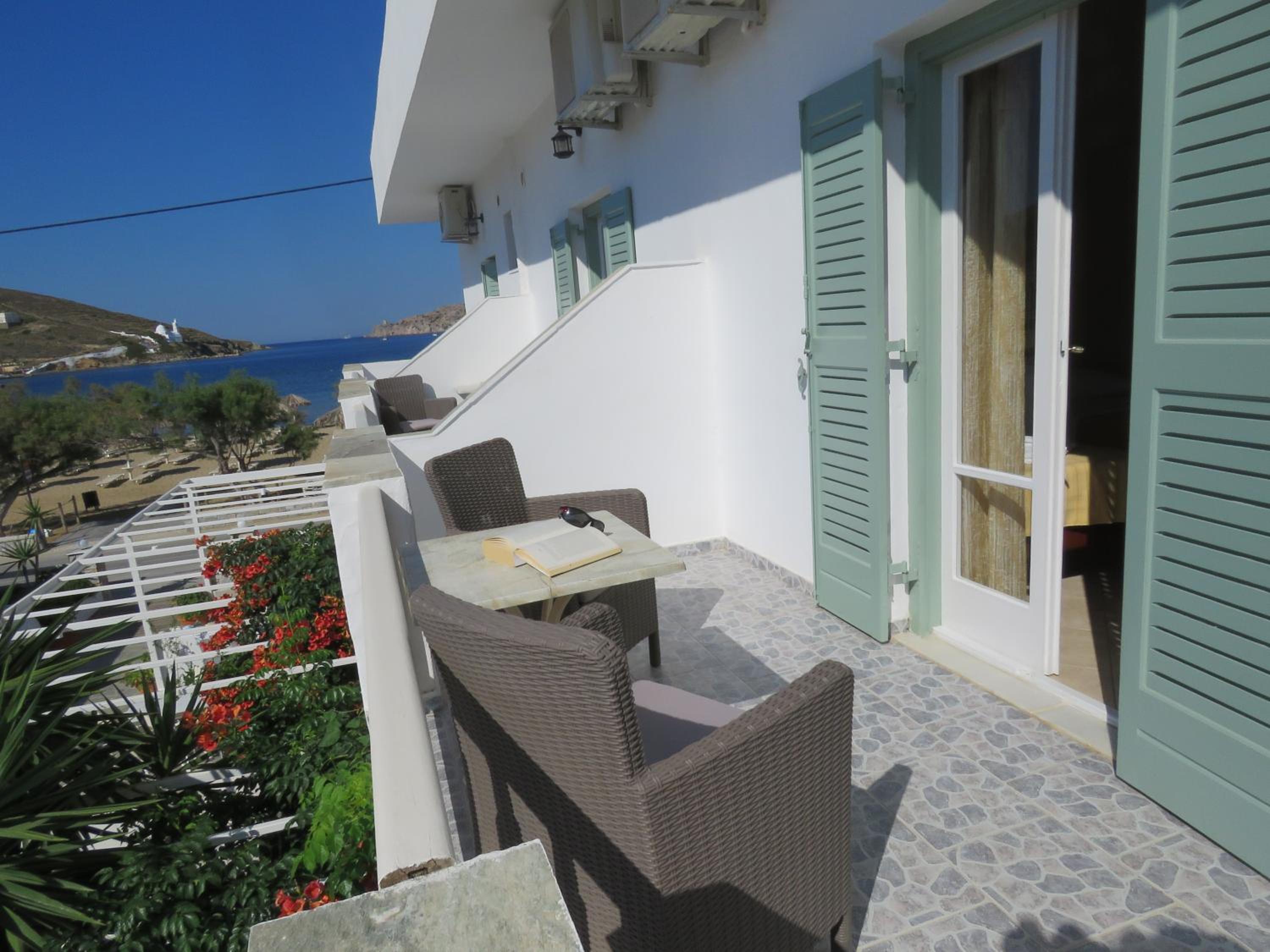 Double or Twin Room with Side Sea View - Photo 16
