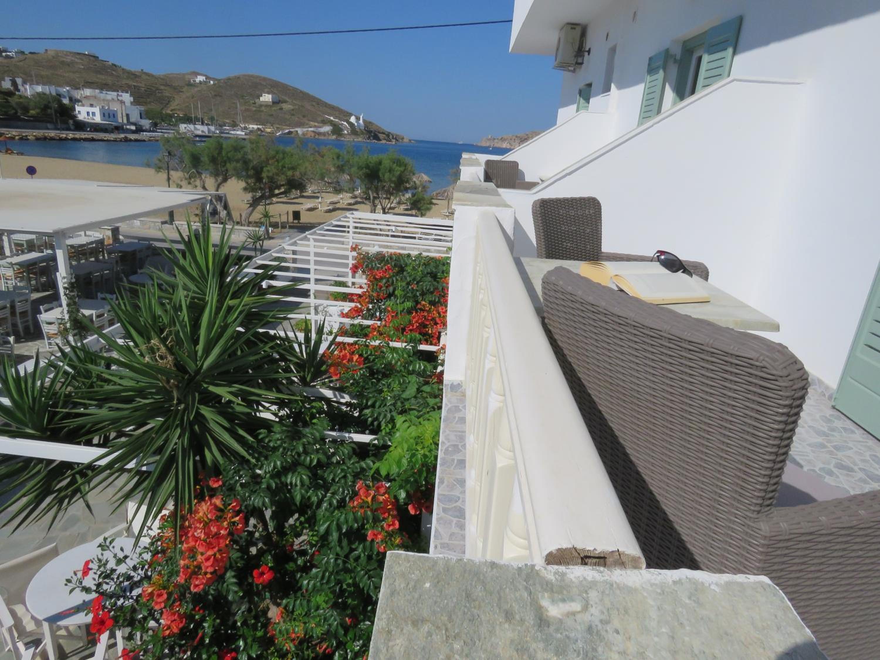 Double or Twin Room with Side Sea View - Photo 15
