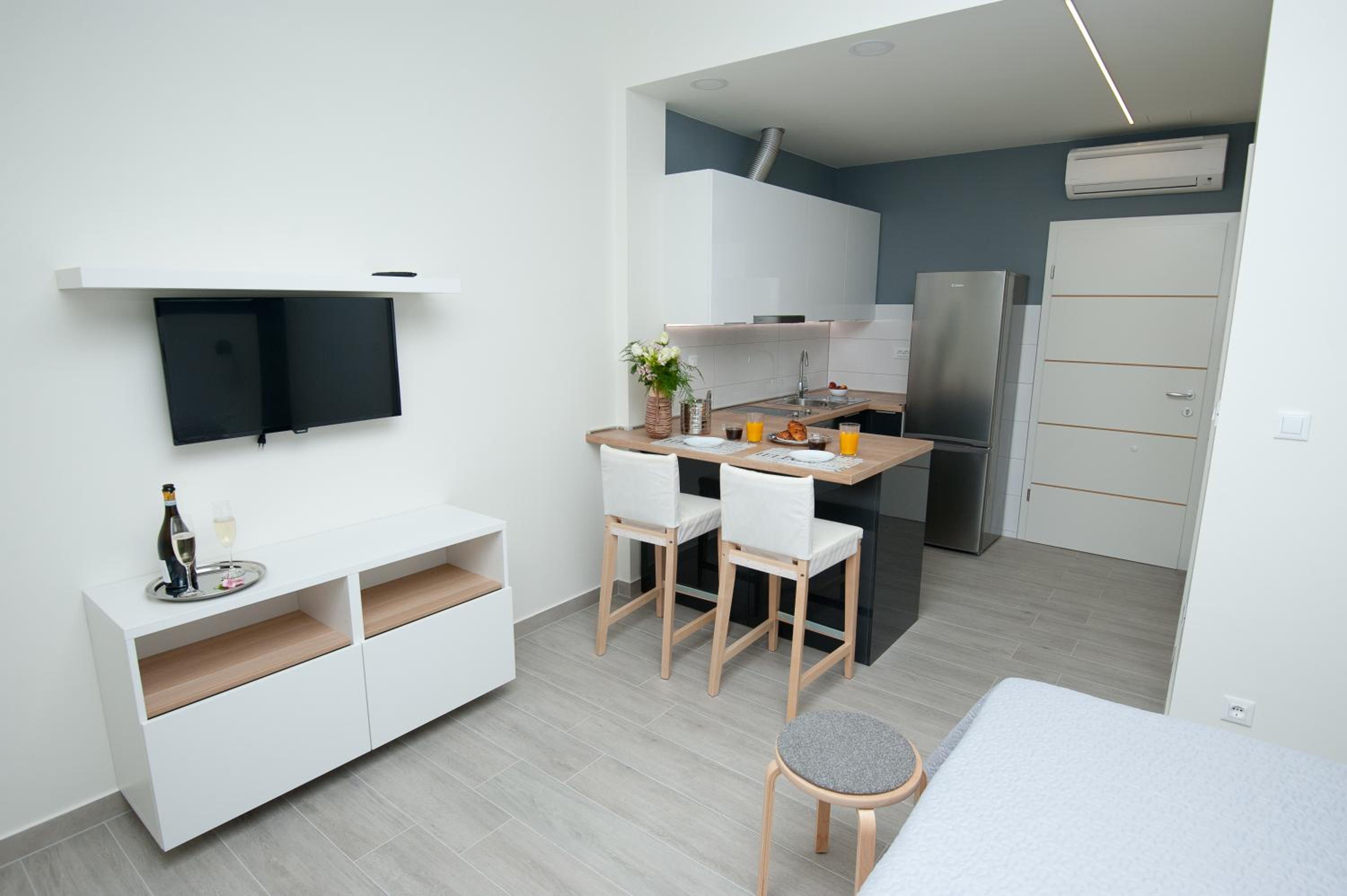 Studio Apartment with Sea View photo 3