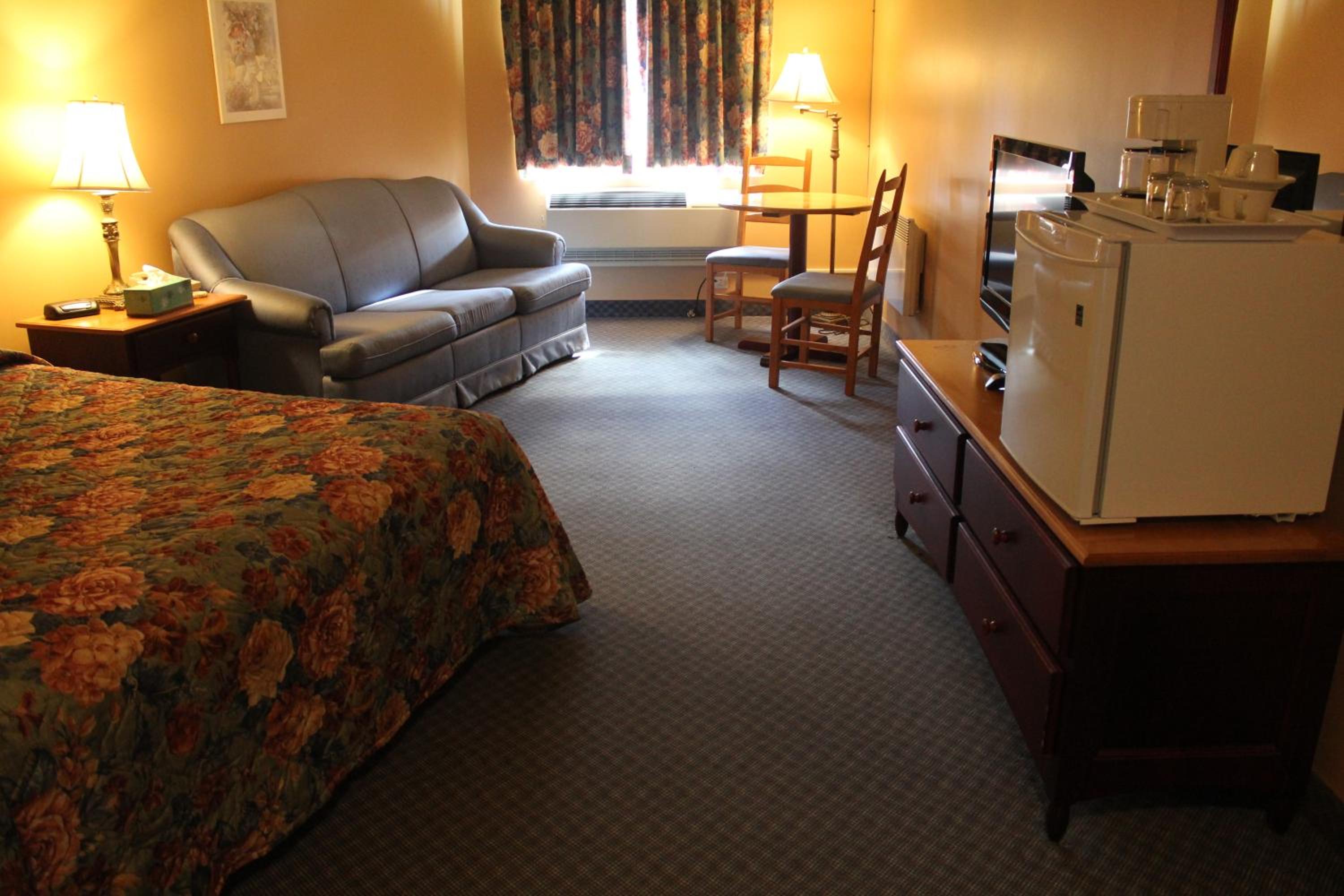 Queen Suite with Spa Bath photo 1