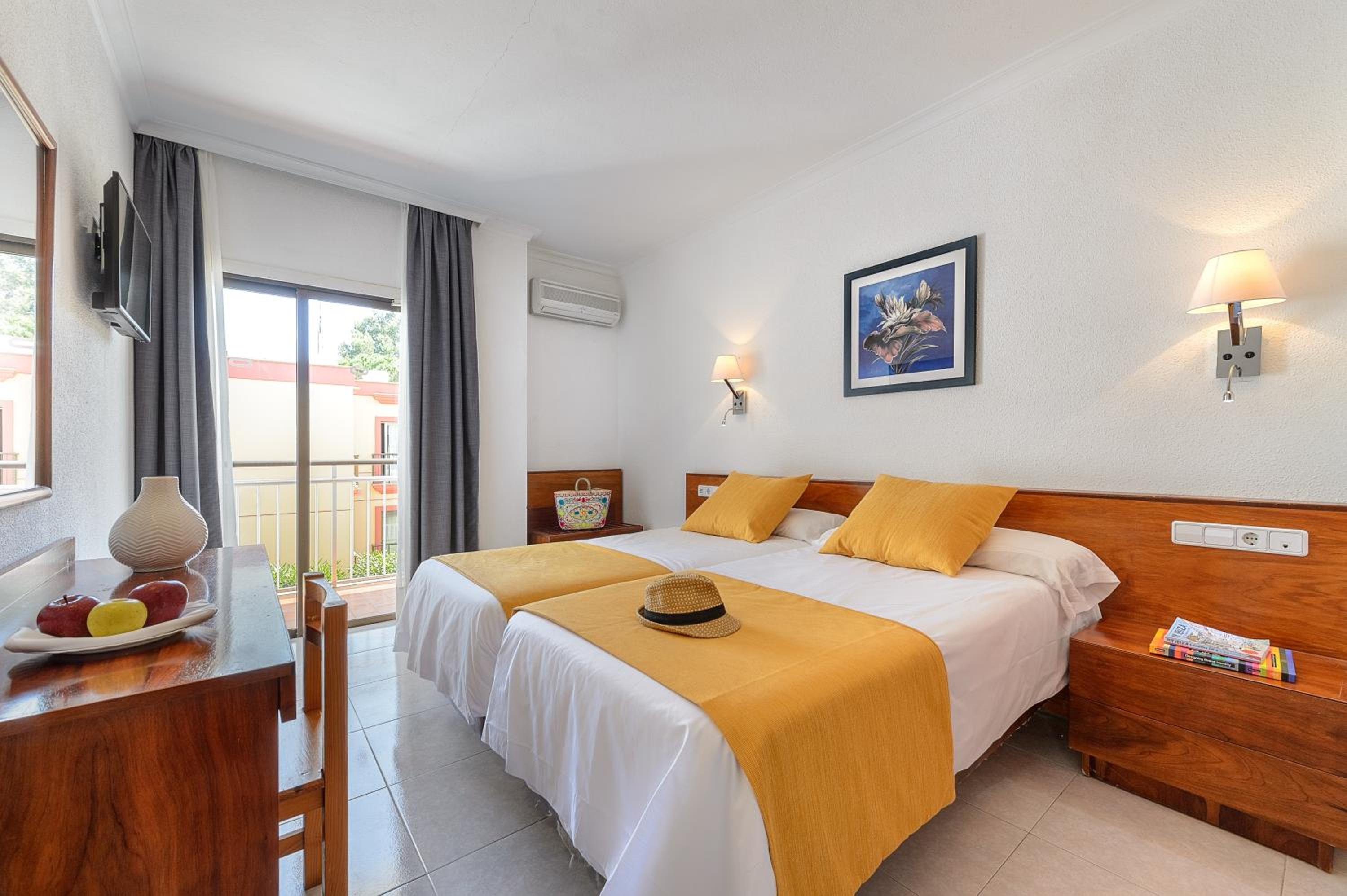 Twin Room - Photo 1