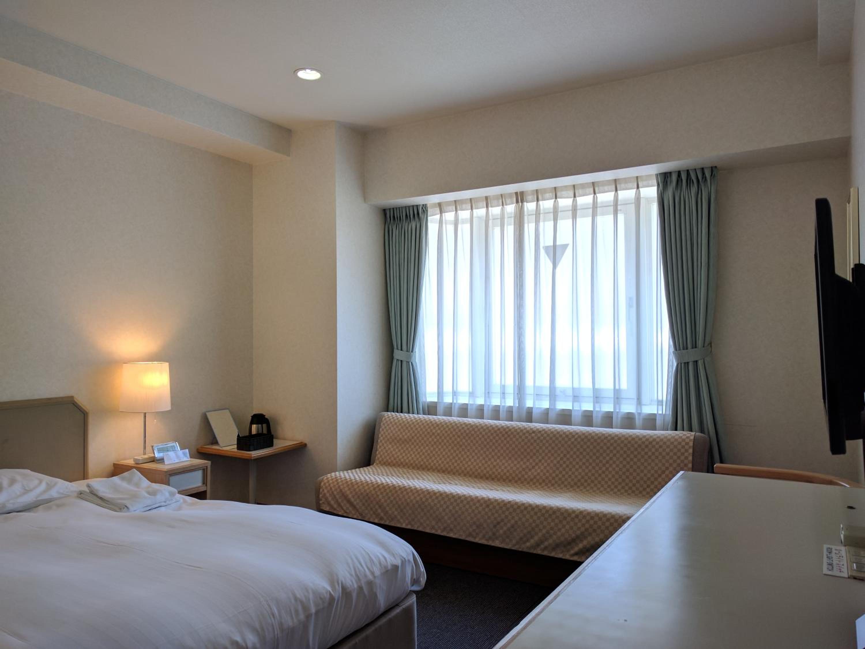 Double Room with Small Double Bed - Smoking photo 1