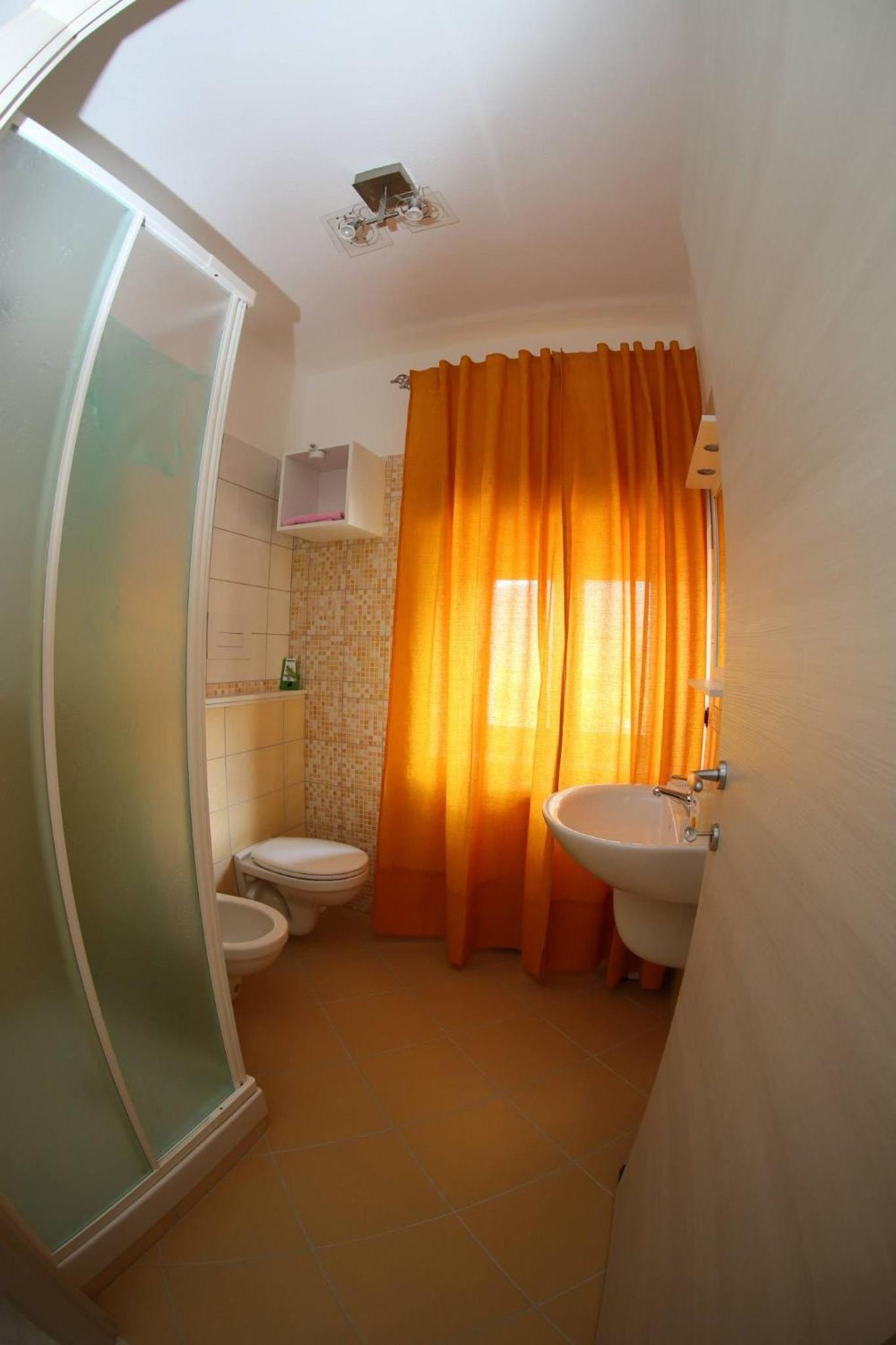 Triple Room with Private Bathroom - Photo 4