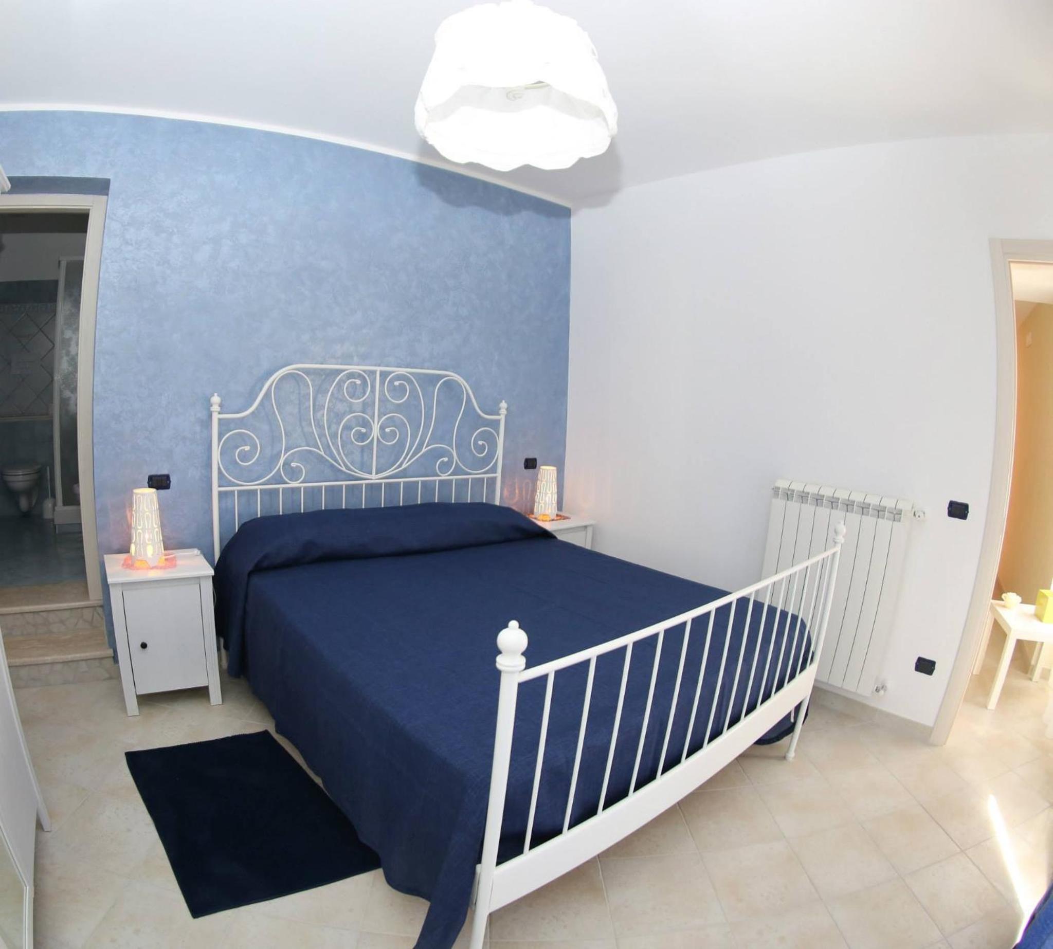 Deluxe Double Room with Shower - Photo 6