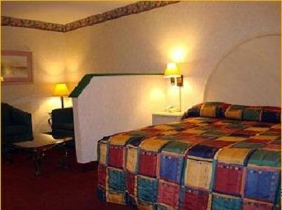 King Room with Sofa Bed - Photo 5