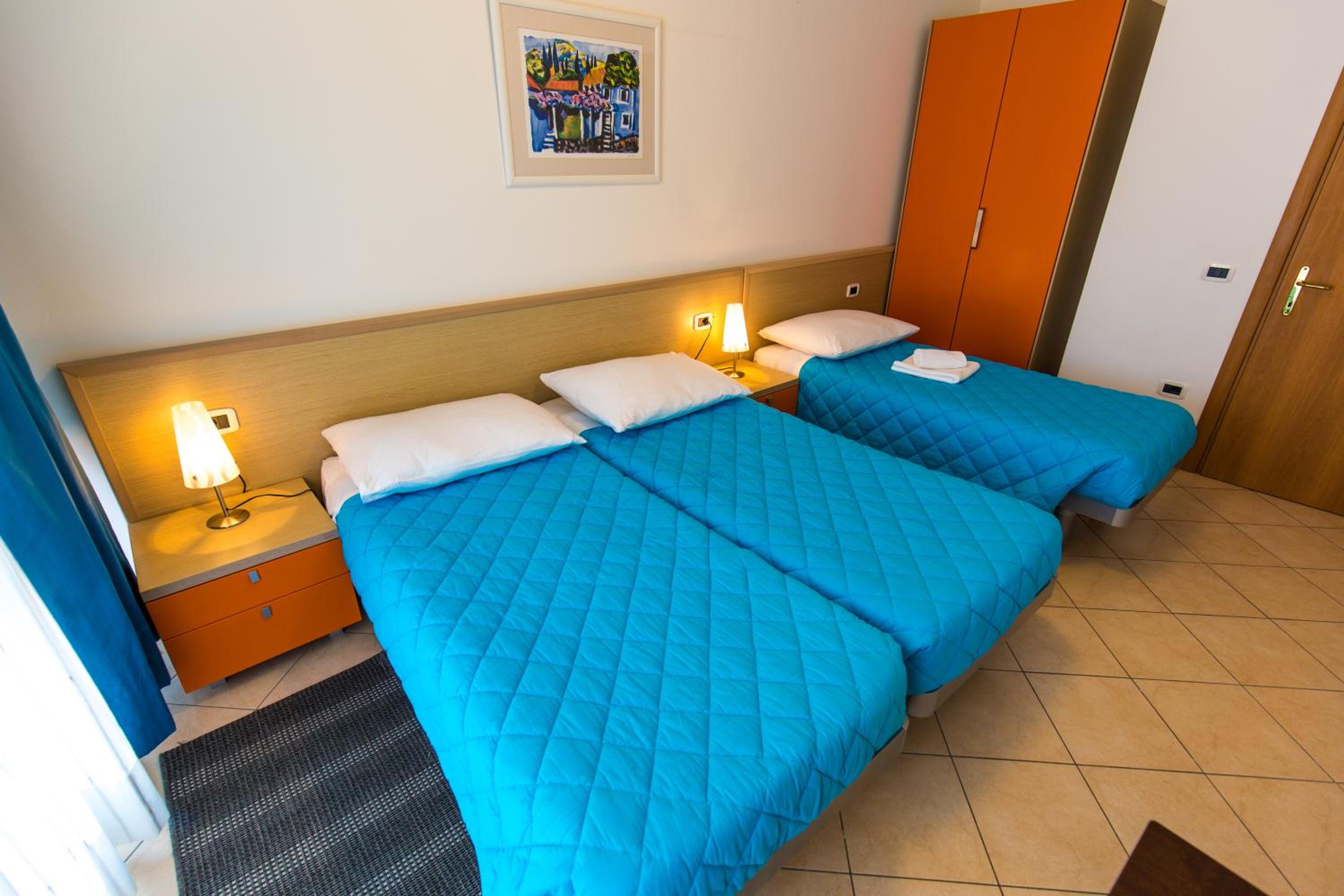 One-Bedroom Apartment with Balcony (5 Adults) photo 2