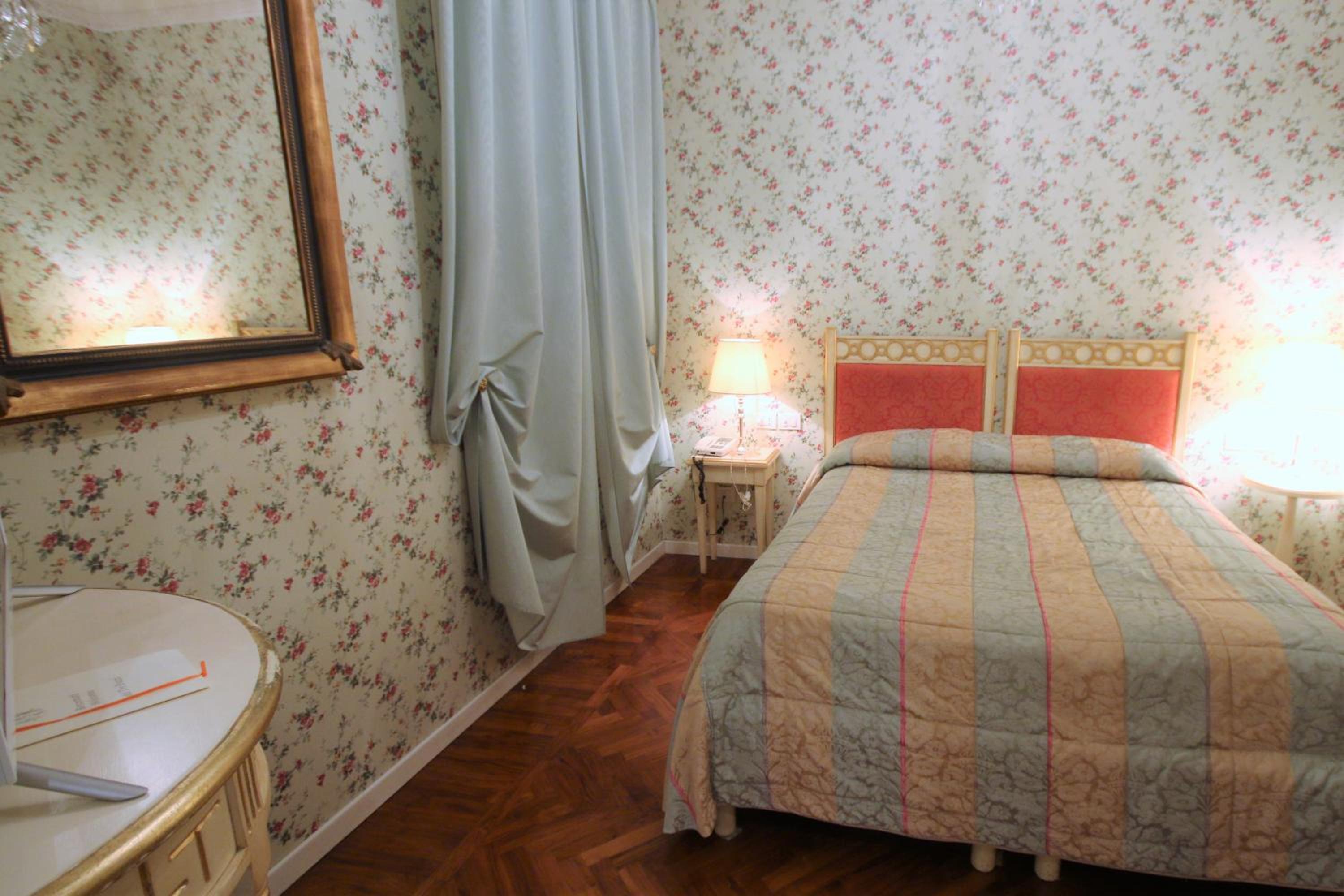Single Room photo 2