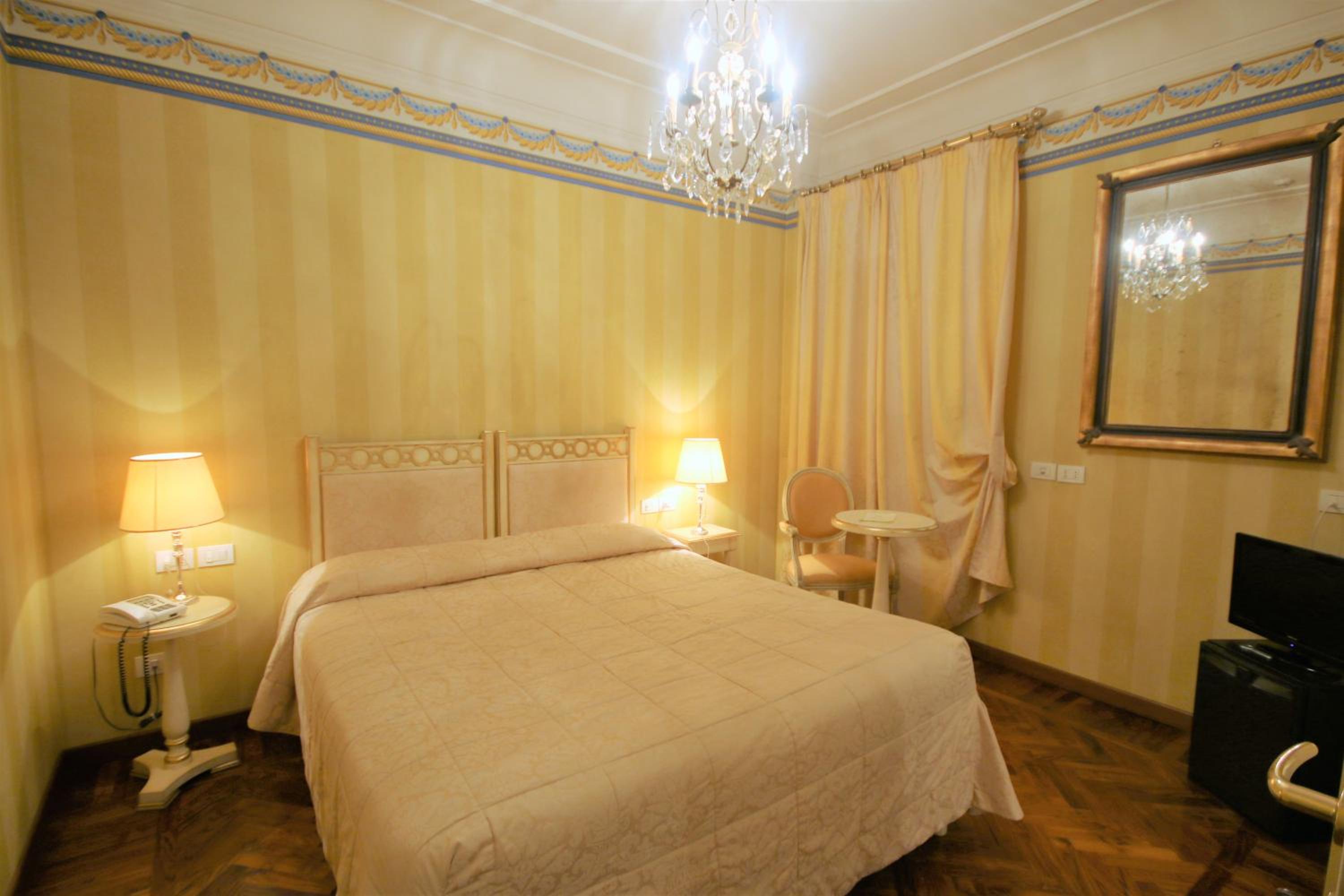  Double Room with Spa Bath - Photo 4
