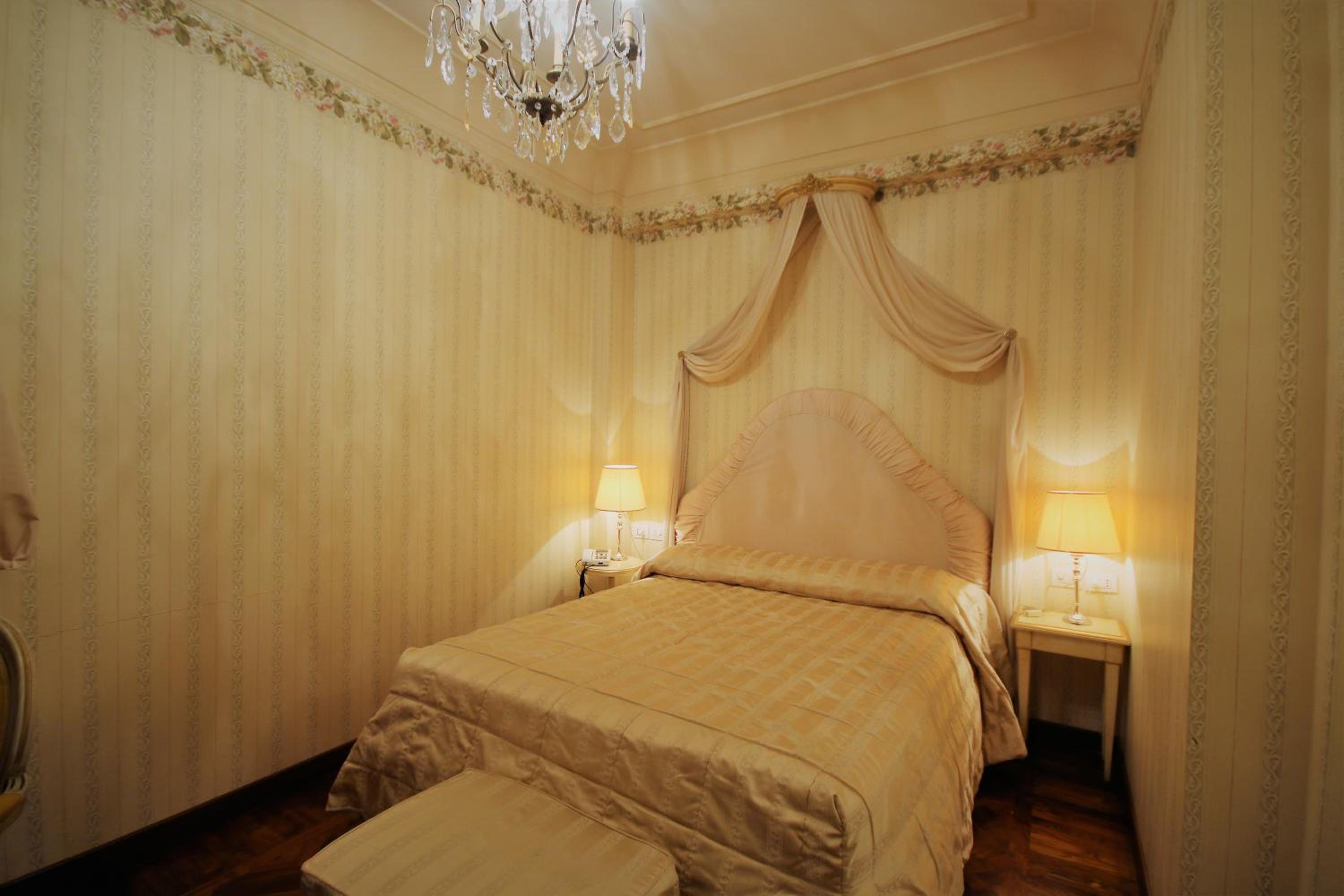 Double or Twin Room - Photo 1
