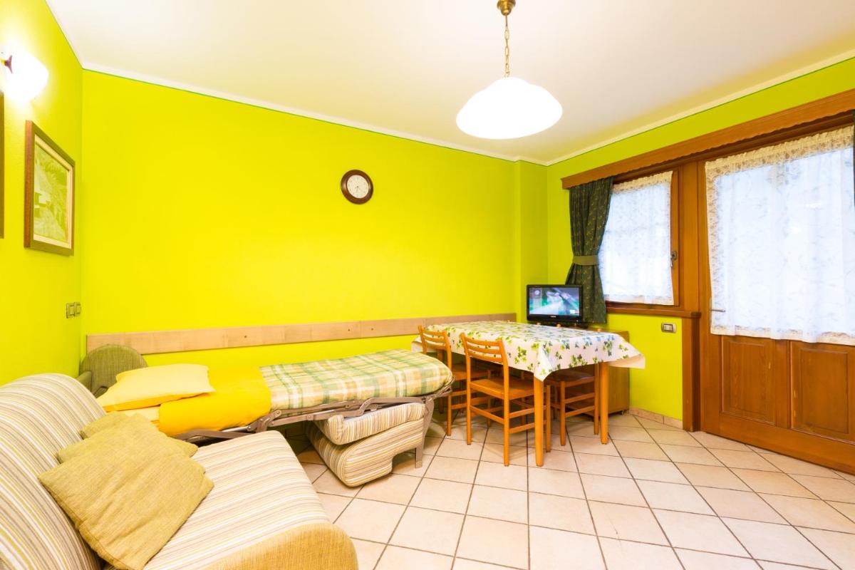 One-Bedroom Apartment photo 2