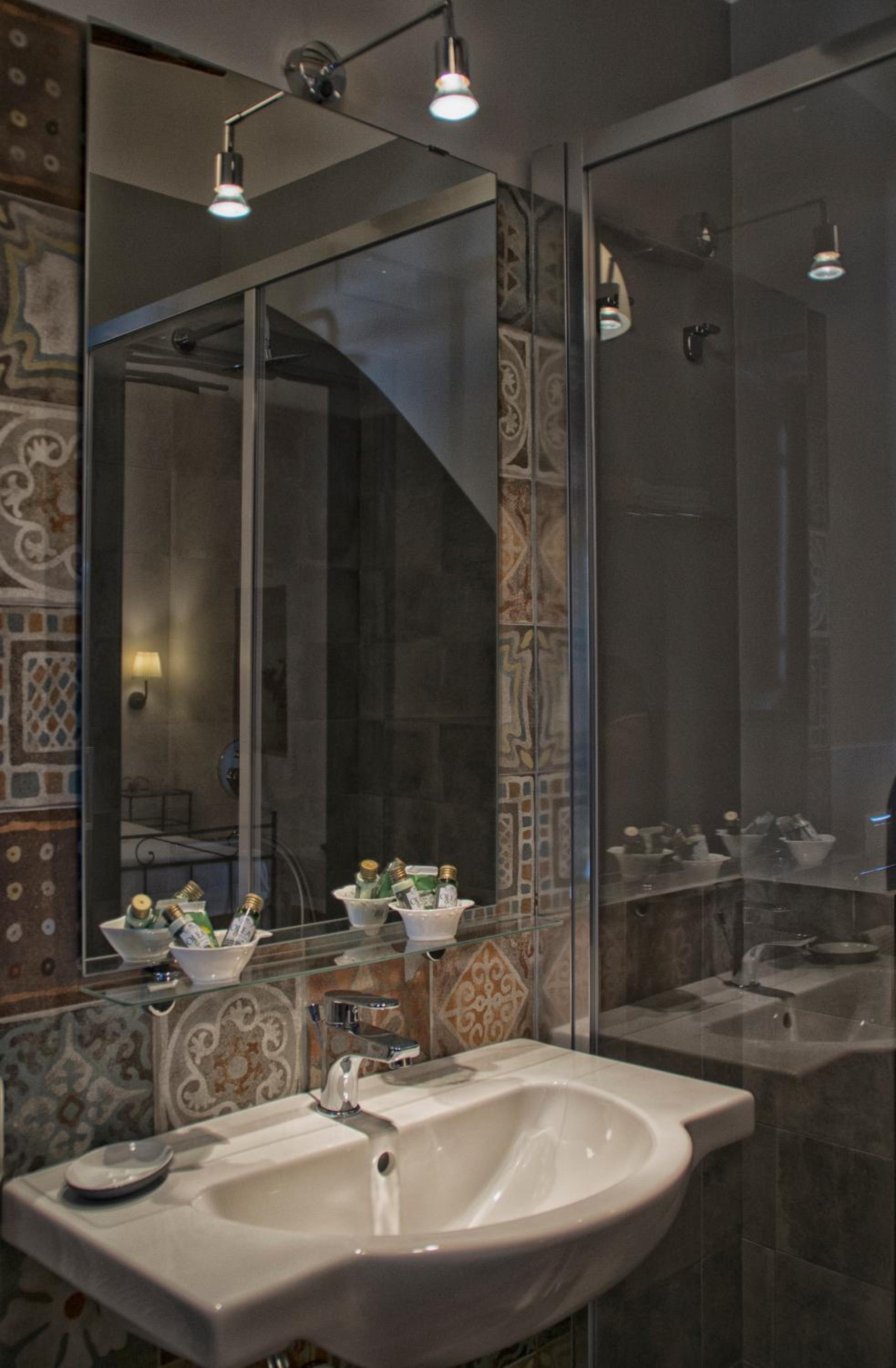 Deluxe Double Room with Balcony photo 2