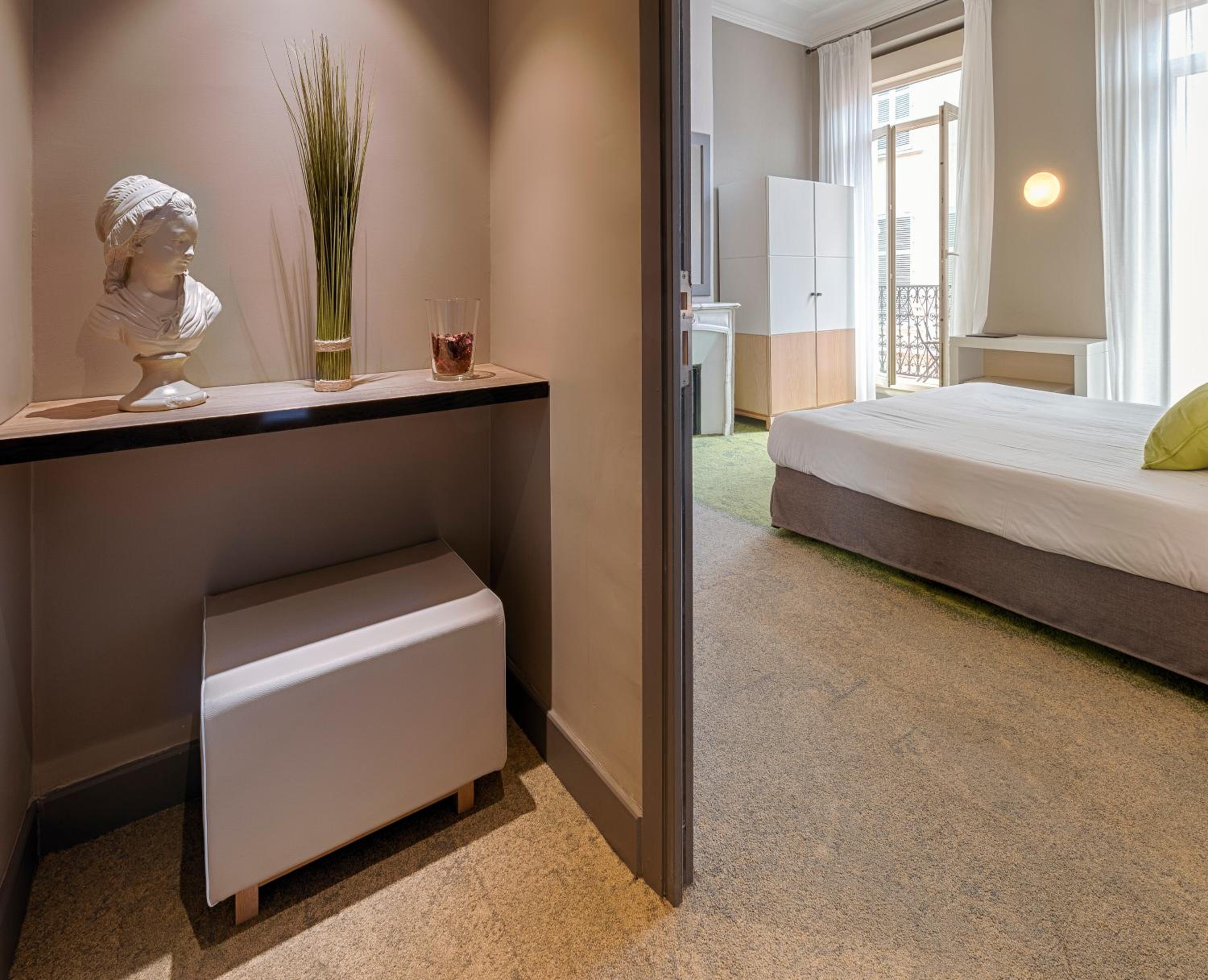 Superior Double Room with Balcony - Photo 6