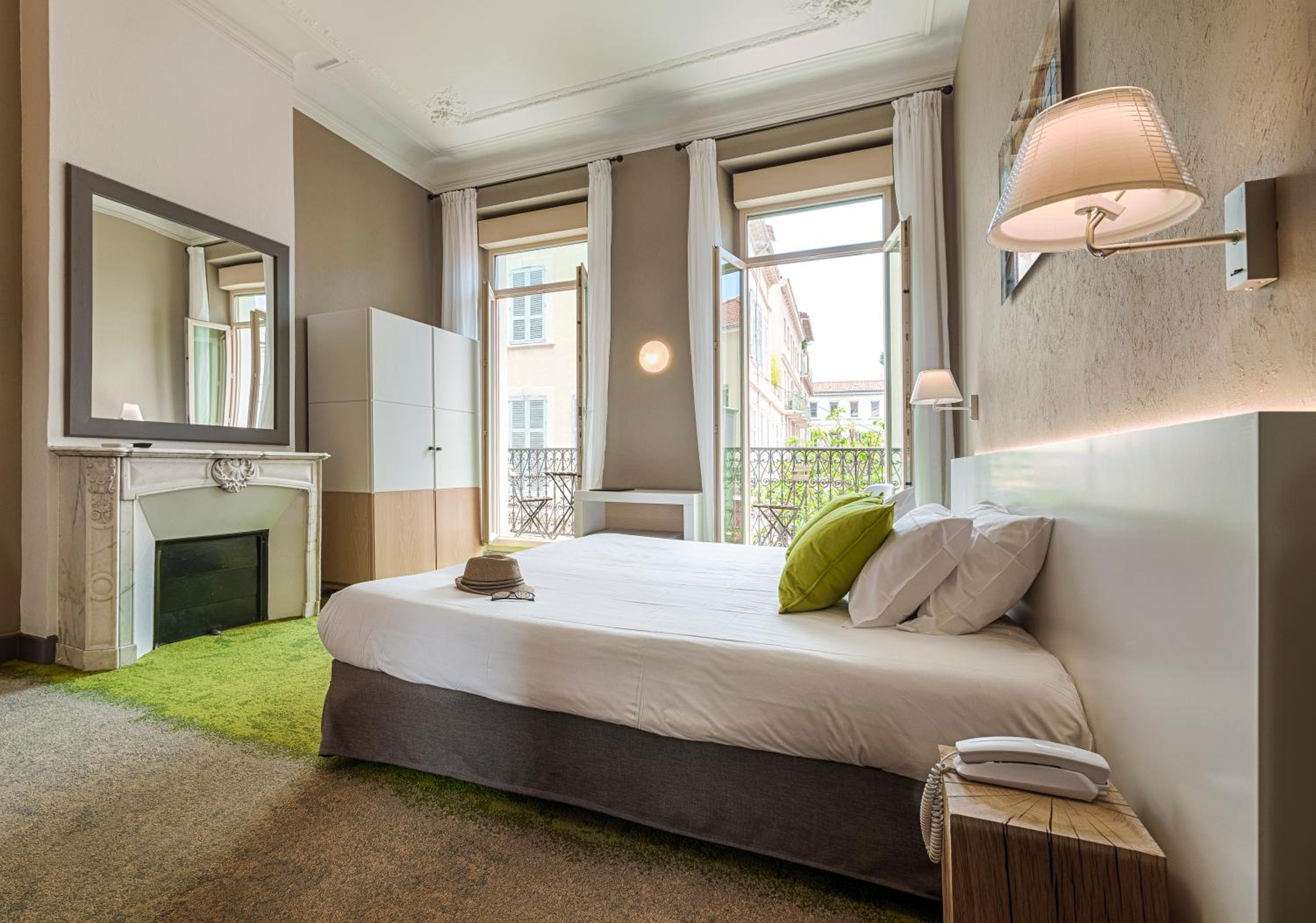 Superior Double Room with Balcony - Photo 1