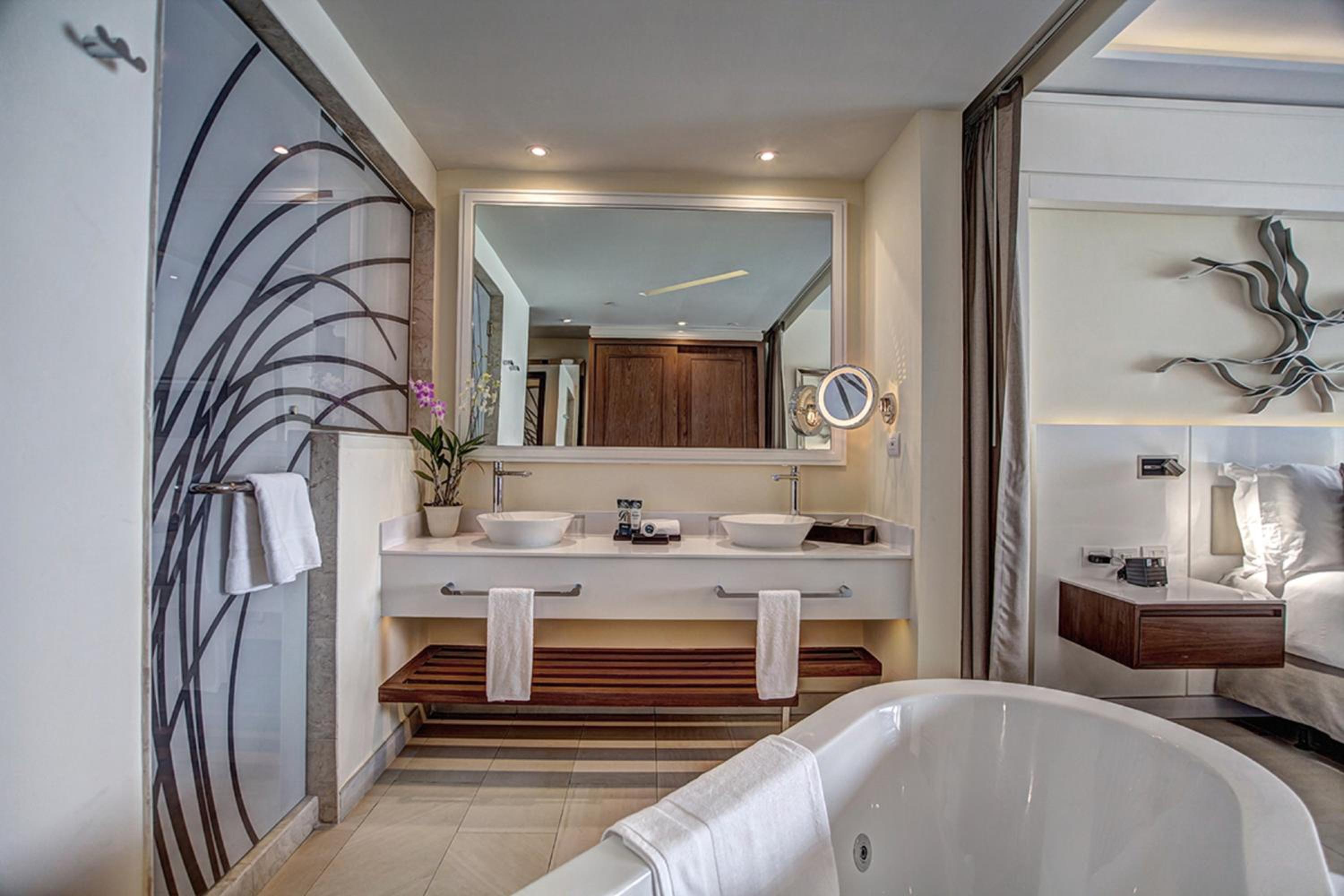 Sunset Swim out Suite photo 3