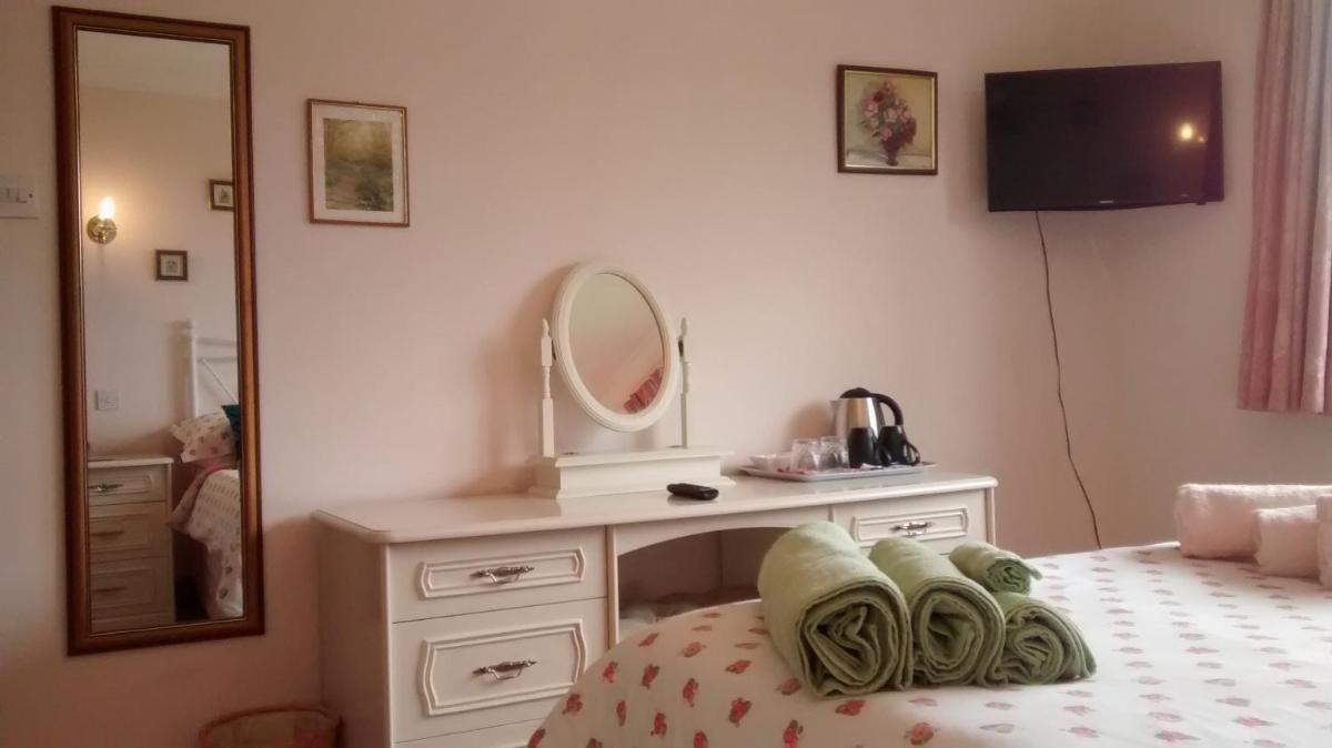 Double Room with Private External Bathroom photo 3