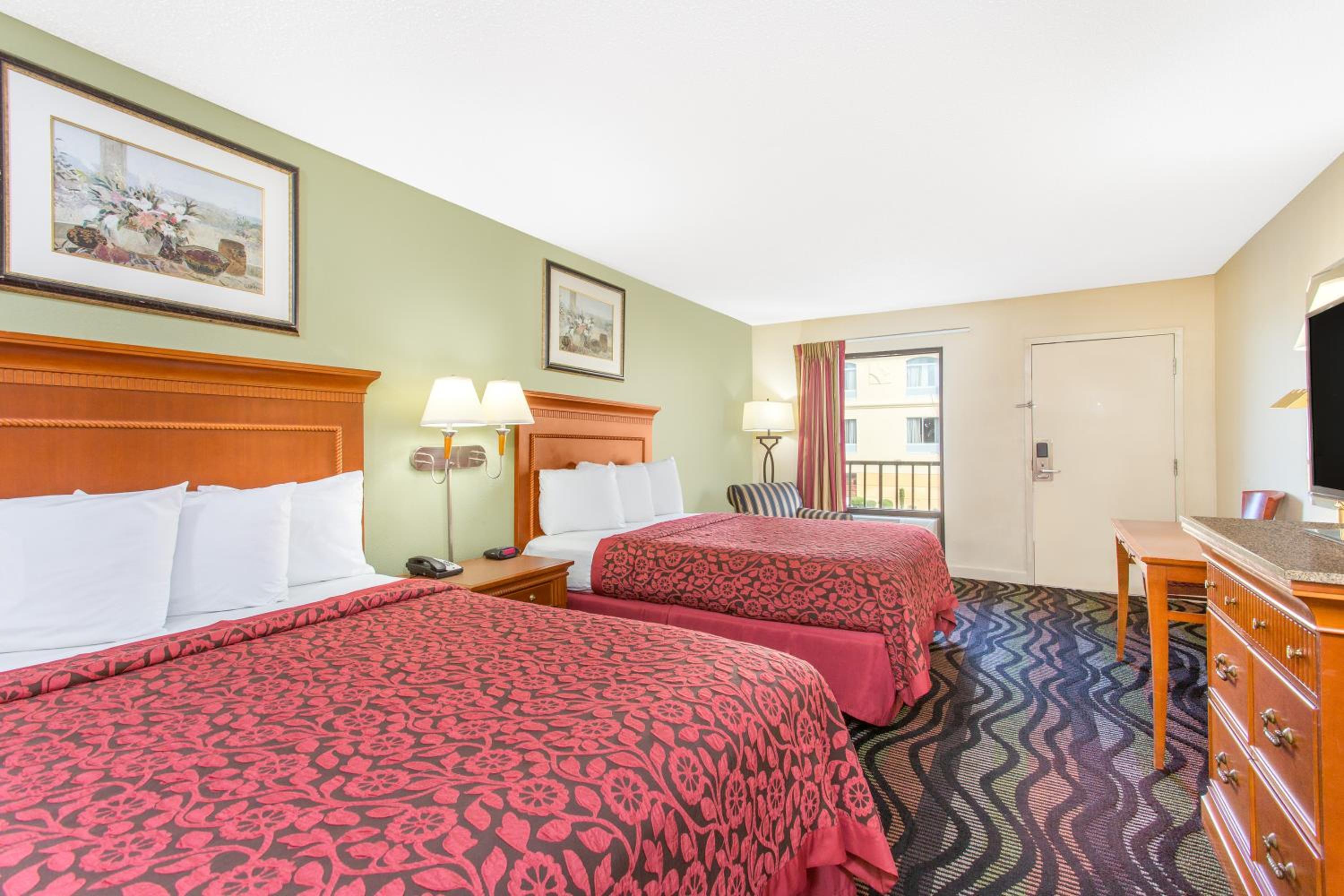 Queen Room with Two Queen Beds - Non-Smoking - Photo 1
