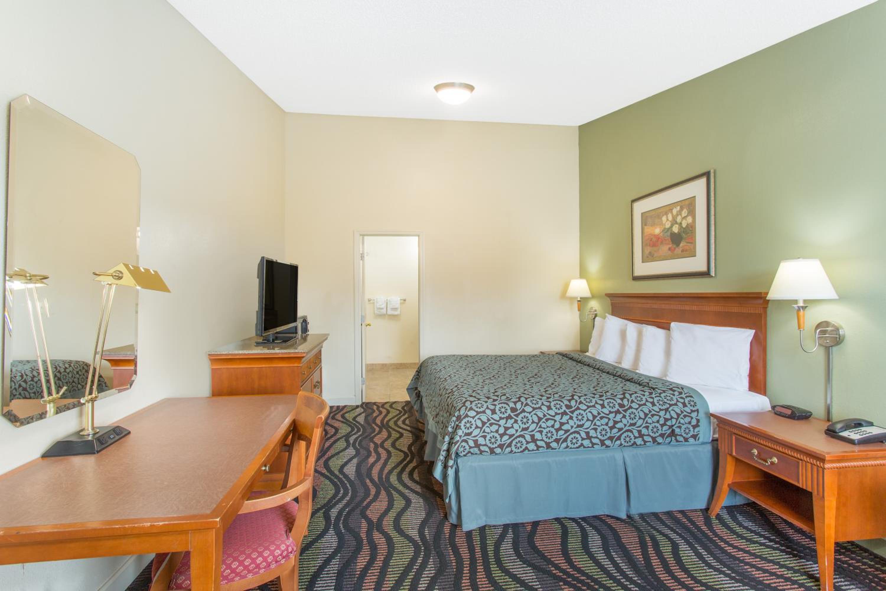 King Room - Non-Smoking - Photo 1