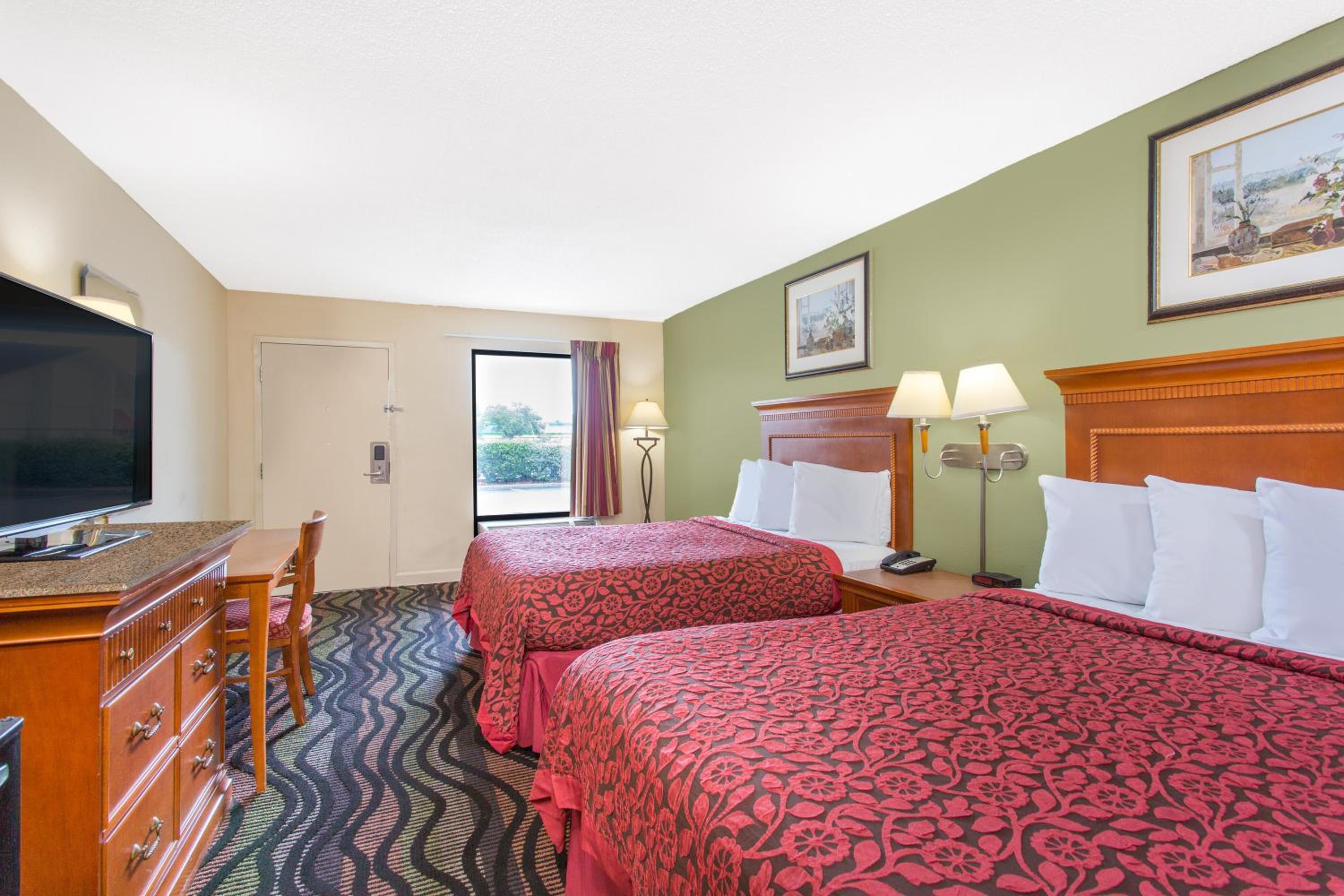 1 King Bed, Accessible Room, Non-Smoking - Photo 3