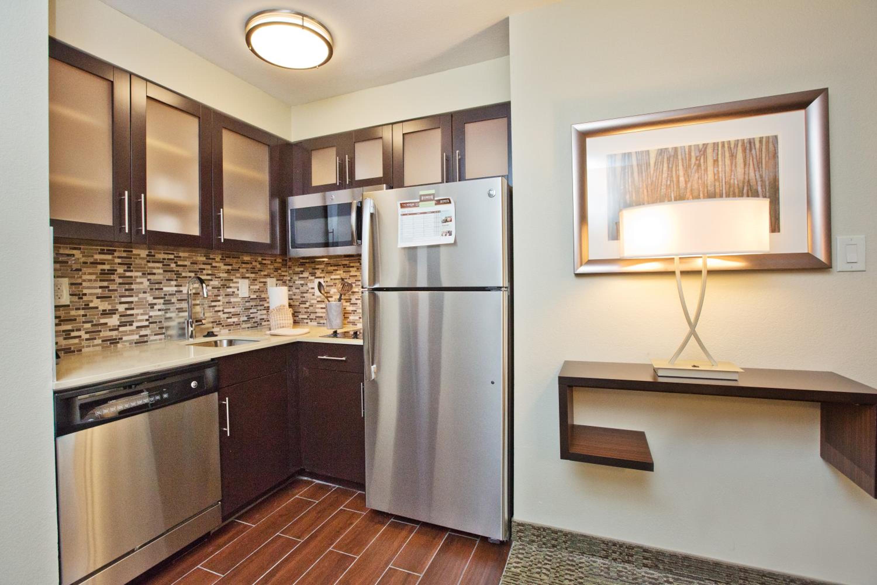 Studio Suite, 1 King Bed, Transfer Shower, Kitchen (Communication, Transfer Shower) thumbnail 6