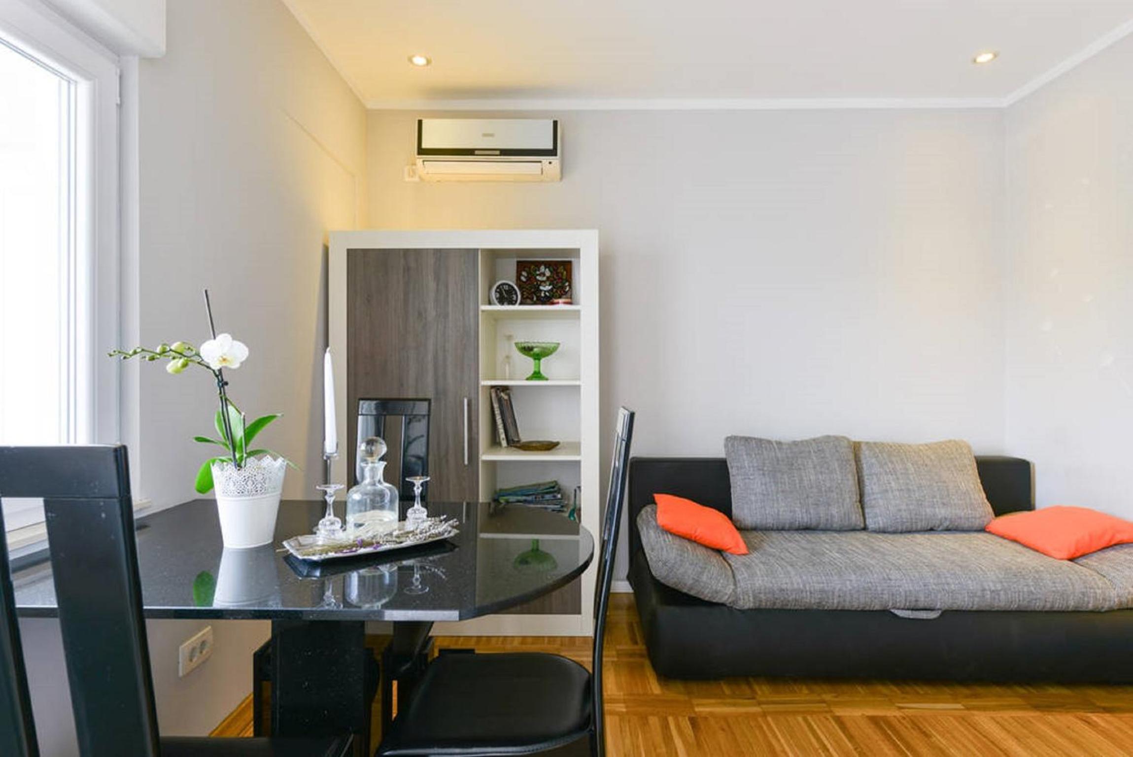 One-Bedroom Apartment - Photo 1