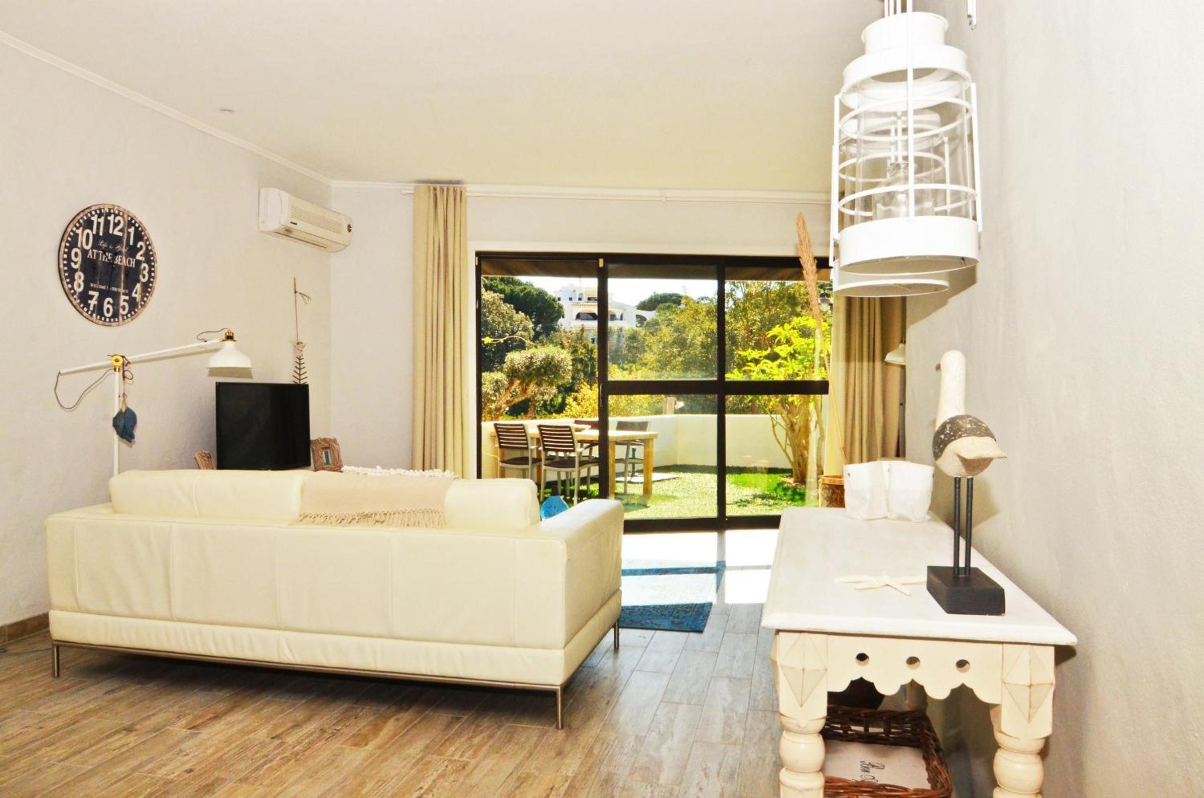 One-Bedroom House photo 1