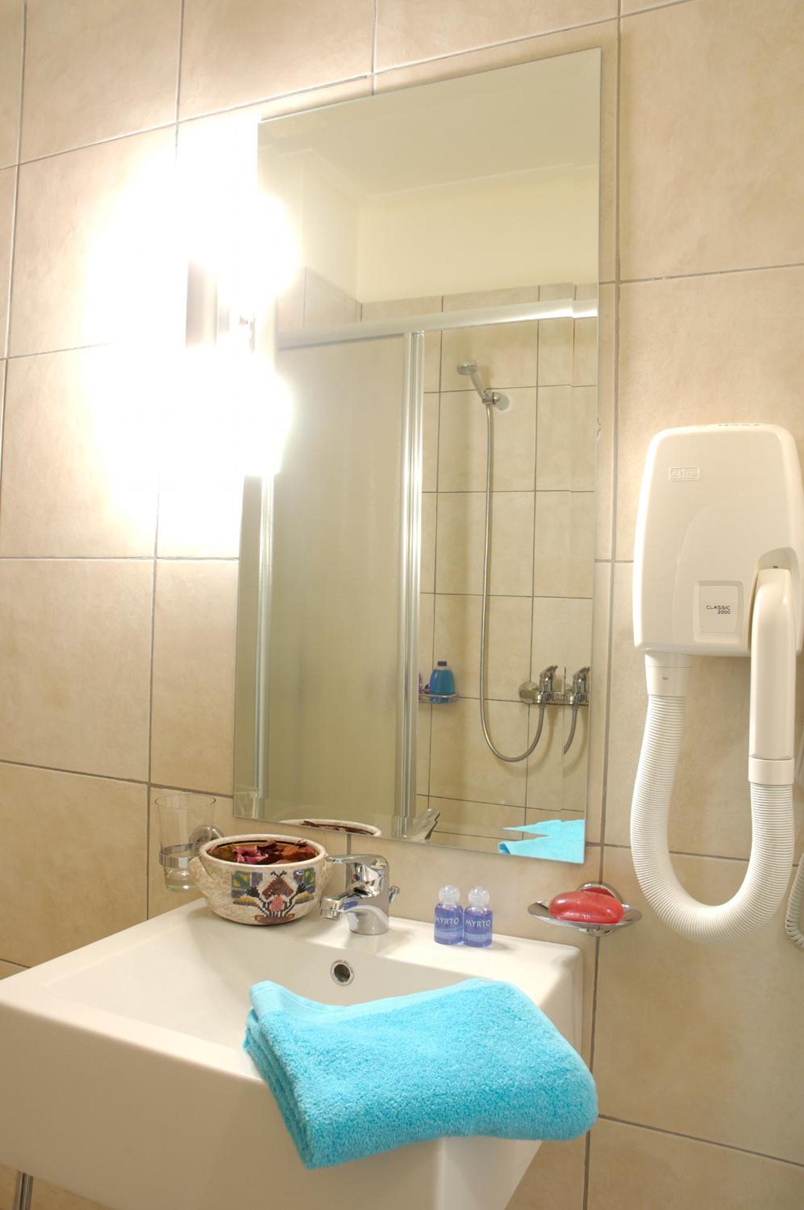 Economy Double Room - Photo 14