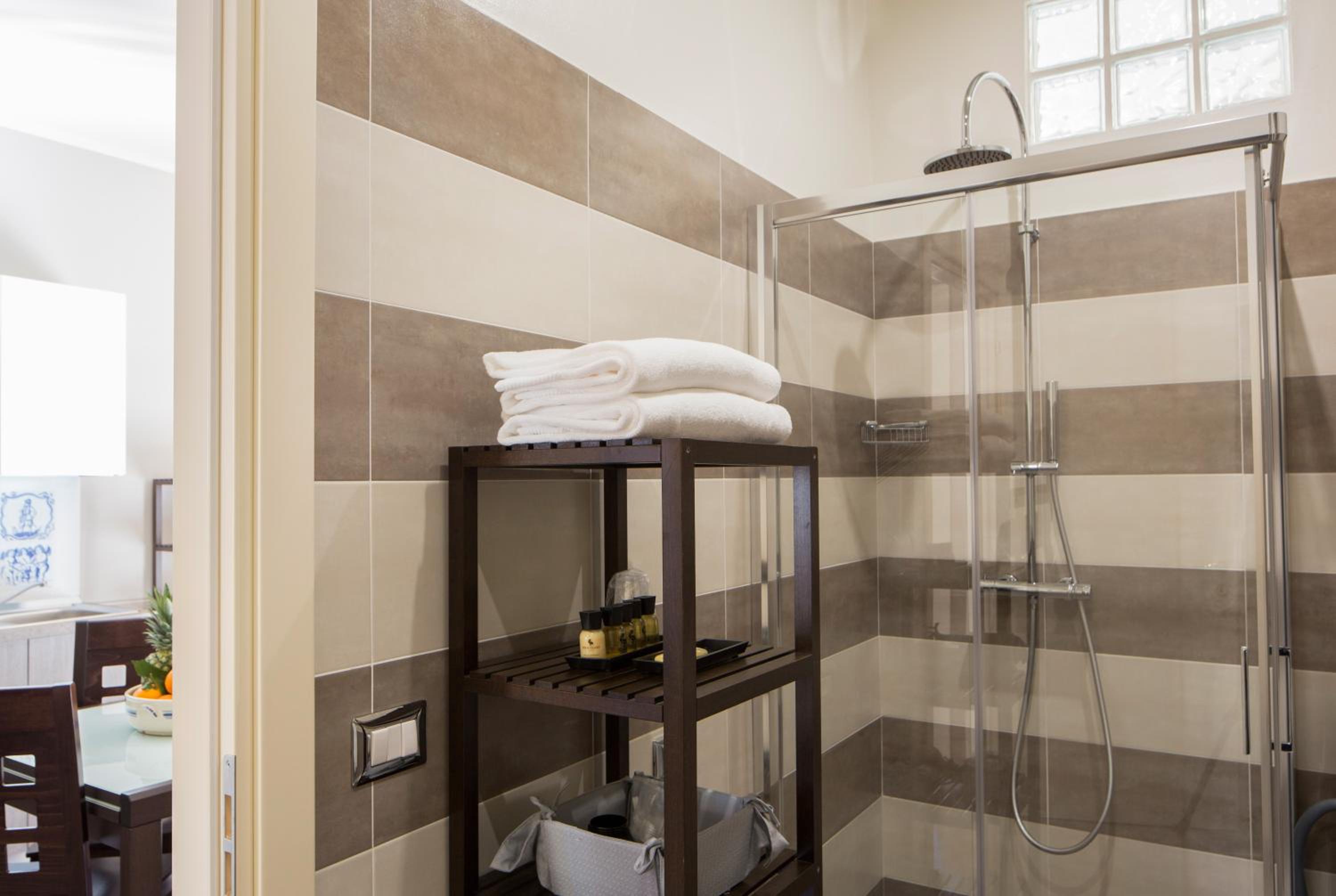 One-Bedroom Apartment with Balcony - Separate Building photo 3